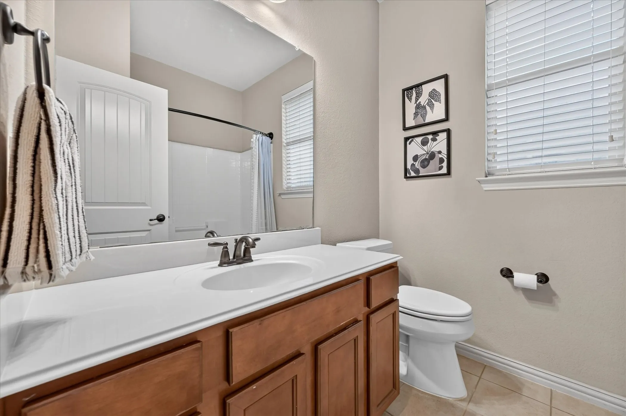 Single Family Residence For Sale in Tarrant County , 1309 Mesa Crest Drive, Fort Worth, Texas 76052, 3 Bedroom, 2 Bathroom, 3 Garage spaces, 2,039 Sqft, built in 2012, mls#21376905, Real Estate Agent in Fort Worth, Homes For Sale in Tarrant county, Homes For Sale in Fort Worth, Realtor in Fort Worth Texas, Real Estate Brokerage Independent Realty Texas, Luminita Cordes Realtor