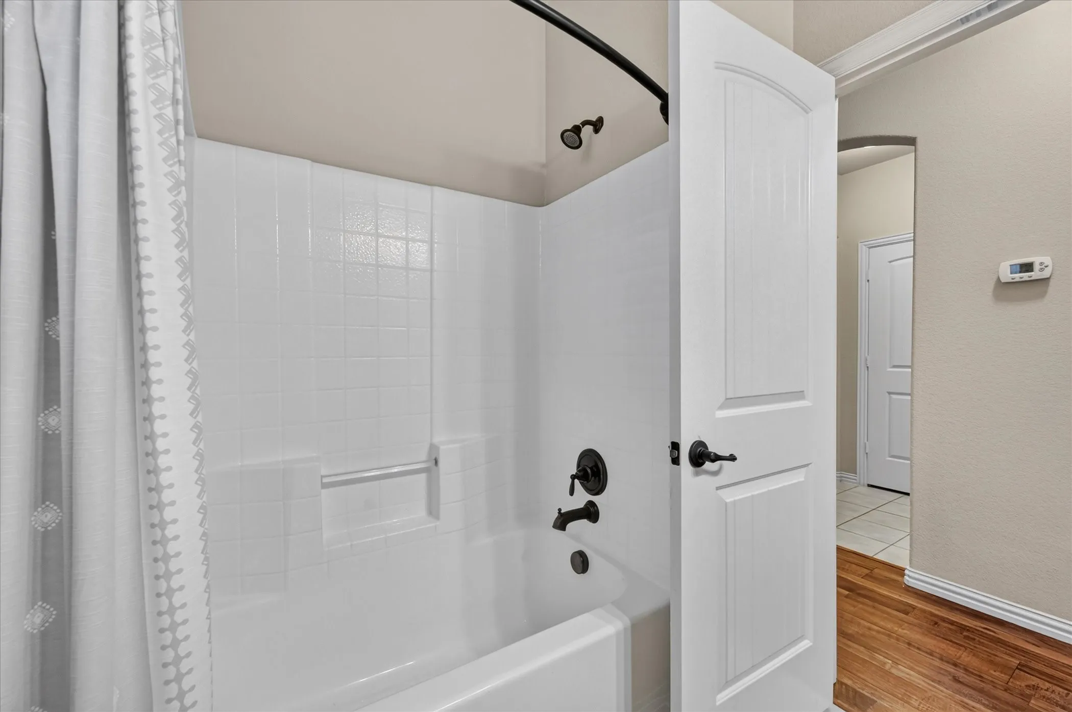 Single Family Residence For Sale in Tarrant County , 1309 Mesa Crest Drive, Fort Worth, Texas 76052, 3 Bedroom, 2 Bathroom, 3 Garage spaces, 2,039 Sqft, built in 2012, mls#21376905, Real Estate Agent in Fort Worth, Homes For Sale in Tarrant county, Homes For Sale in Fort Worth, Realtor in Fort Worth Texas, Real Estate Brokerage Independent Realty Texas, Luminita Cordes Realtor