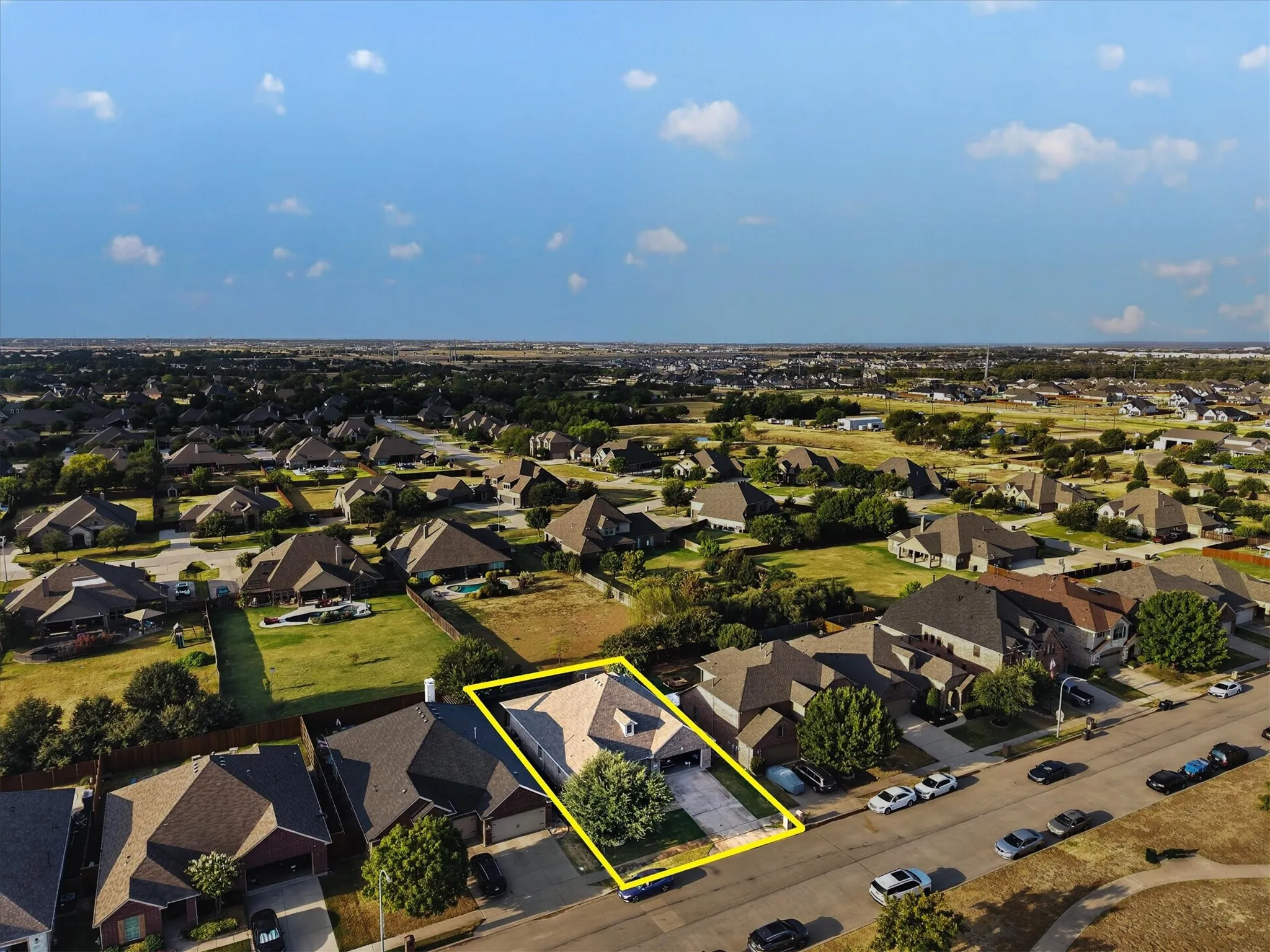 Single Family Residence For Sale in Tarrant County , 1309 Mesa Crest Drive, Fort Worth, Texas 76052, 3 Bedroom, 2 Bathroom, 3 Garage spaces, 2,039 Sqft, built in 2012, mls#21376905, Real Estate Agent in Fort Worth, Homes For Sale in Tarrant county, Homes For Sale in Fort Worth, Realtor in Fort Worth Texas, Real Estate Brokerage Independent Realty Texas, Luminita Cordes Realtor