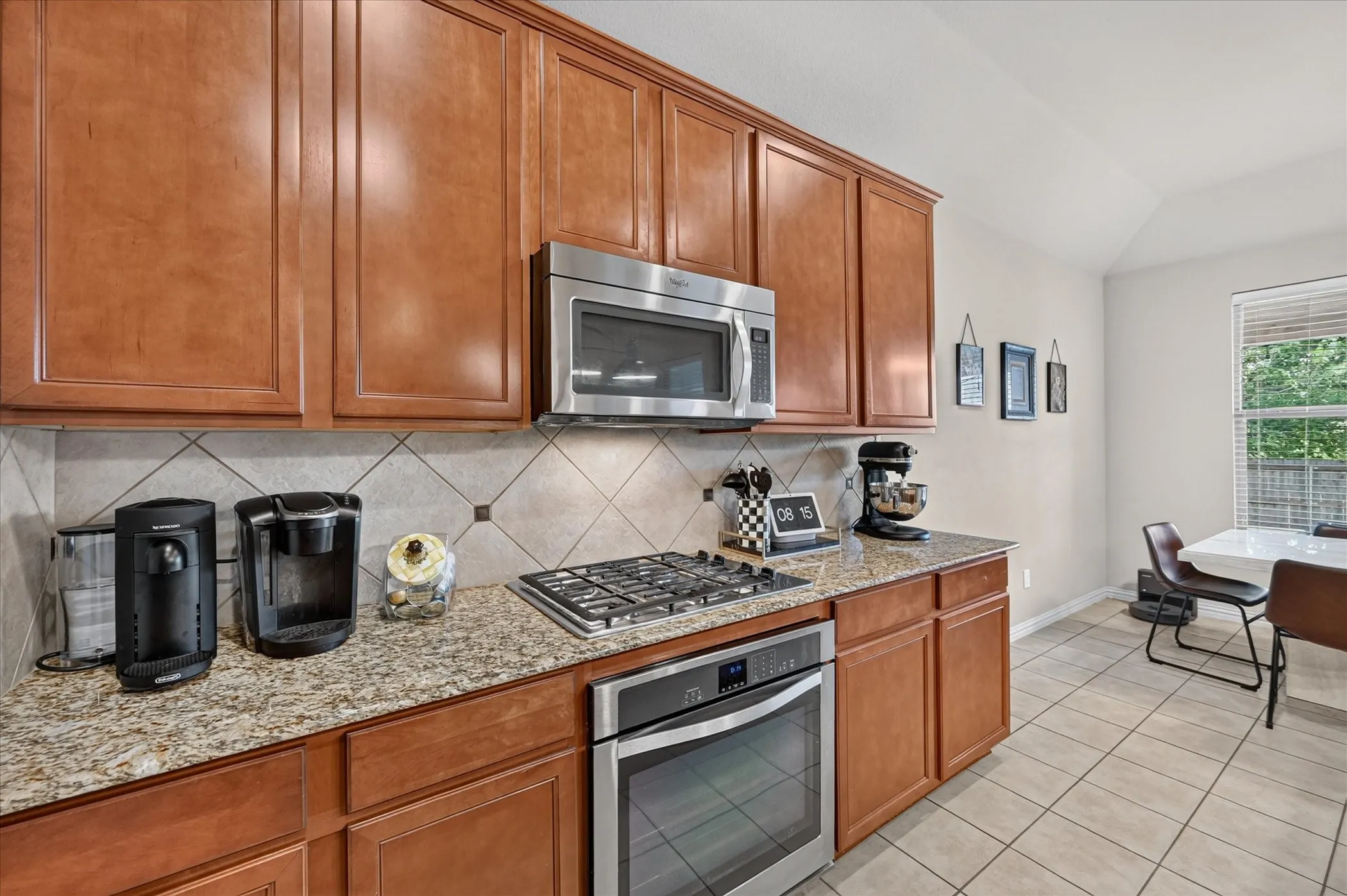 Single Family Residence For Sale in Tarrant County , 1309 Mesa Crest Drive, Fort Worth, Texas 76052, 3 Bedroom, 2 Bathroom, 3 Garage spaces, 2,039 Sqft, built in 2012, mls#21376905, Real Estate Agent in Fort Worth, Homes For Sale in Tarrant county, Homes For Sale in Fort Worth, Realtor in Fort Worth Texas, Real Estate Brokerage Independent Realty Texas, Luminita Cordes Realtor