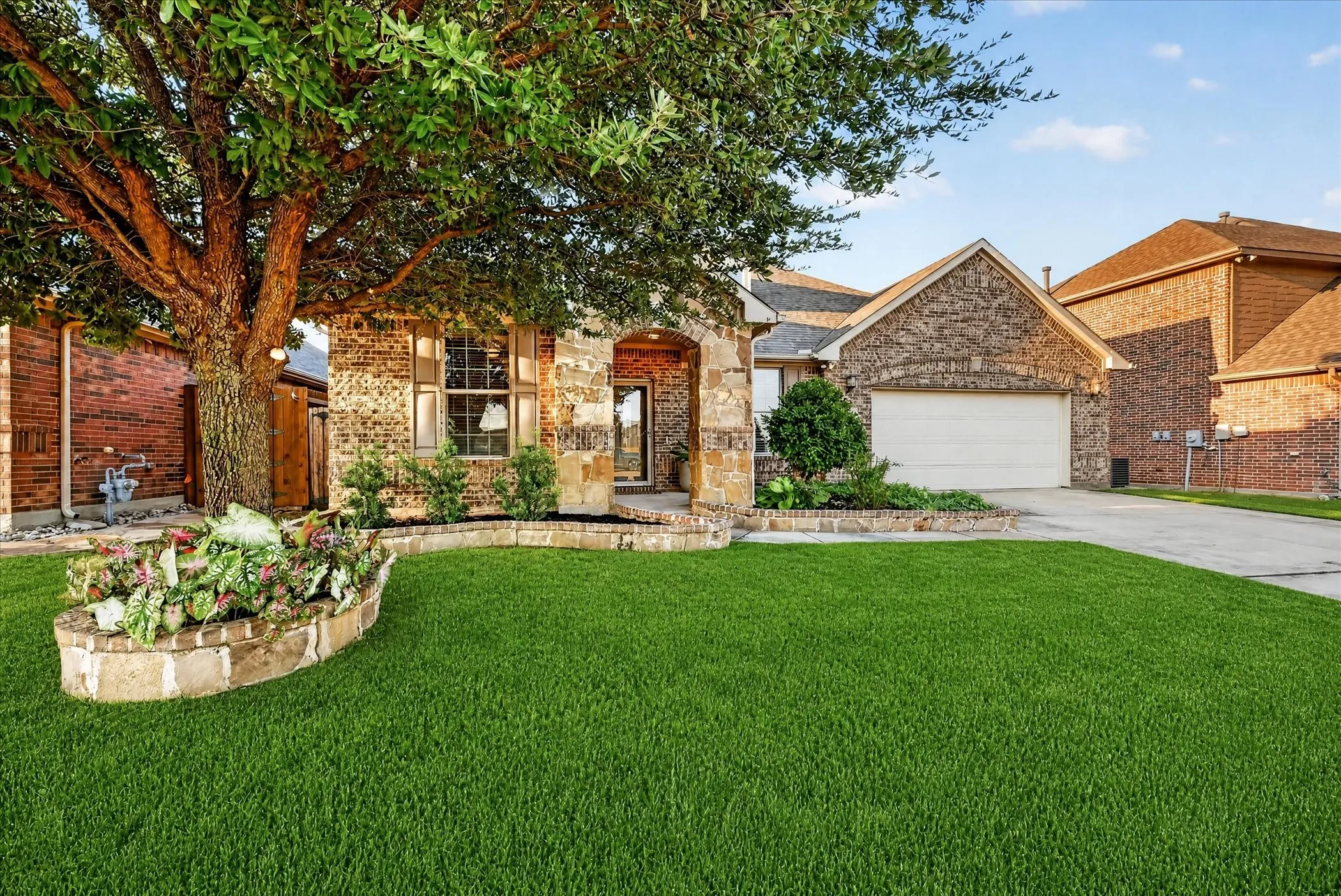 Single Family Residence For Sale in Tarrant County , 1309 Mesa Crest Drive, Fort Worth, Texas 76052, 3 Bedroom, 2 Bathroom, 3 Garage spaces, 2,039 Sqft, built in 2012, mls#21376905, Real Estate Agent in Fort Worth, Homes For Sale in Tarrant county, Homes For Sale in Fort Worth, Realtor in Fort Worth Texas, Real Estate Brokerage Independent Realty Texas, Luminita Cordes Realtor
