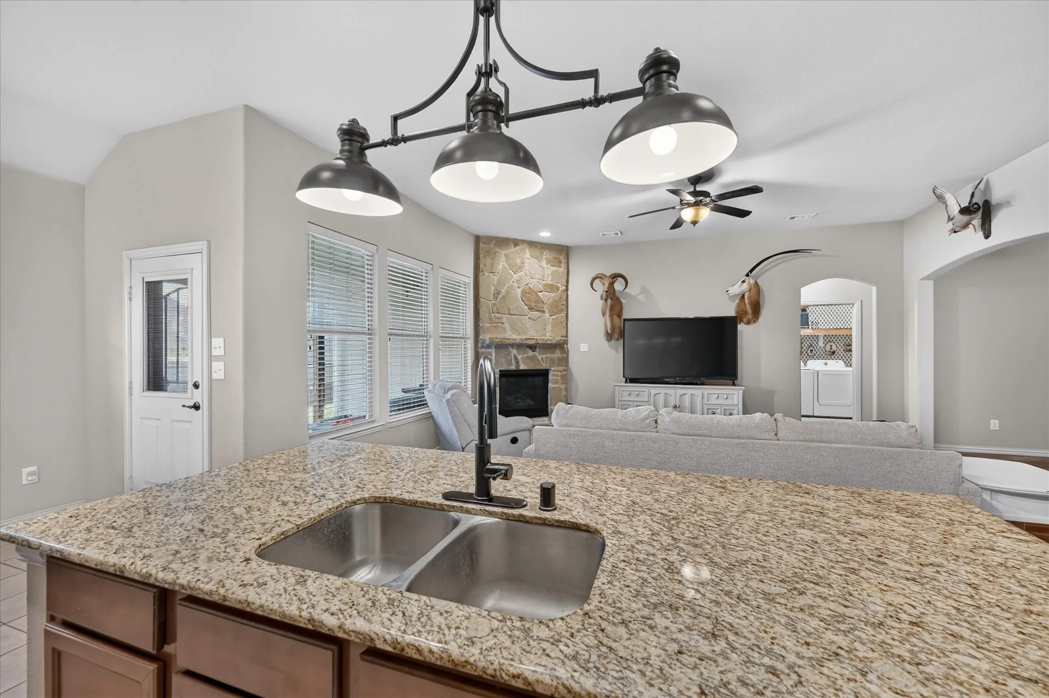 Single Family Residence For Sale in Tarrant County , 1309 Mesa Crest Drive, Fort Worth, Texas 76052, 3 Bedroom, 2 Bathroom, 3 Garage spaces, 2,039 Sqft, built in 2012, mls#21376905, Real Estate Agent in Fort Worth, Homes For Sale in Tarrant county, Homes For Sale in Fort Worth, Realtor in Fort Worth Texas, Real Estate Brokerage Independent Realty Texas, Luminita Cordes Realtor