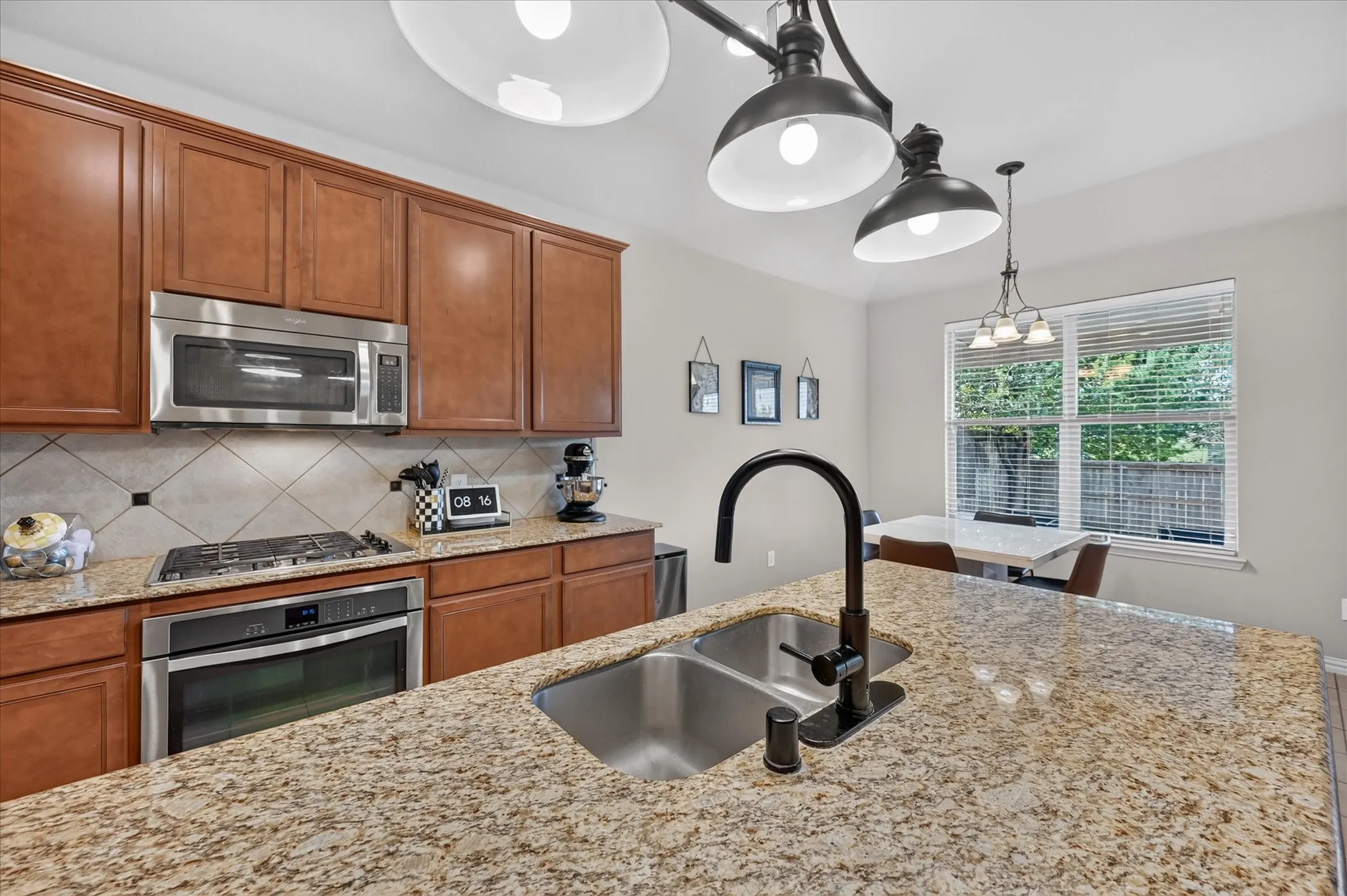 Single Family Residence For Sale in Tarrant County , 1309 Mesa Crest Drive, Fort Worth, Texas 76052, 3 Bedroom, 2 Bathroom, 3 Garage spaces, 2,039 Sqft, built in 2012, mls#21376905, Real Estate Agent in Fort Worth, Homes For Sale in Tarrant county, Homes For Sale in Fort Worth, Realtor in Fort Worth Texas, Real Estate Brokerage Independent Realty Texas, Luminita Cordes Realtor