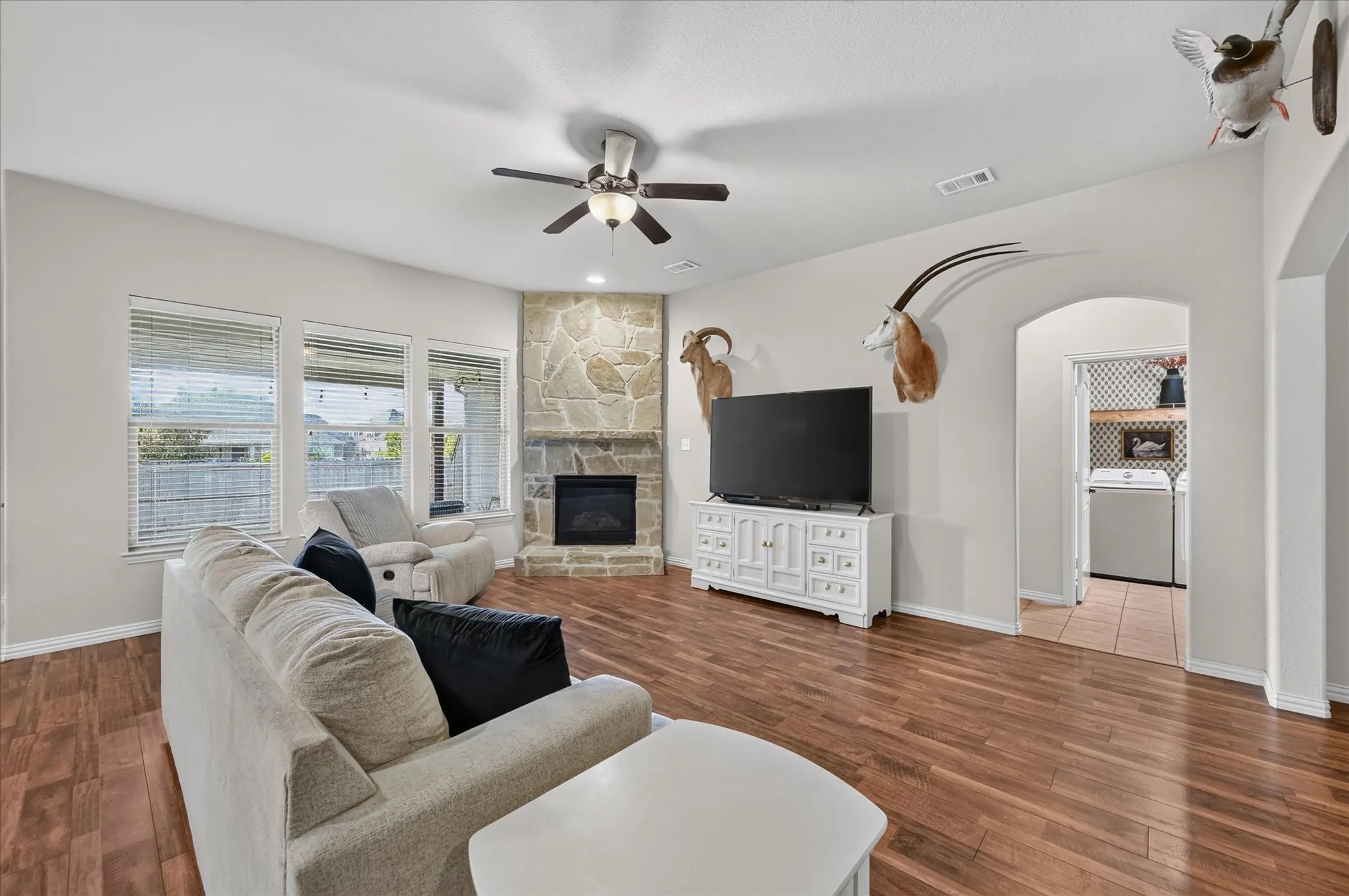 Single Family Residence For Sale in Tarrant County , 1309 Mesa Crest Drive, Fort Worth, Texas 76052, 3 Bedroom, 2 Bathroom, 3 Garage spaces, 2,039 Sqft, built in 2012, mls#21376905, Real Estate Agent in Fort Worth, Homes For Sale in Tarrant county, Homes For Sale in Fort Worth, Realtor in Fort Worth Texas, Real Estate Brokerage Independent Realty Texas, Luminita Cordes Realtor