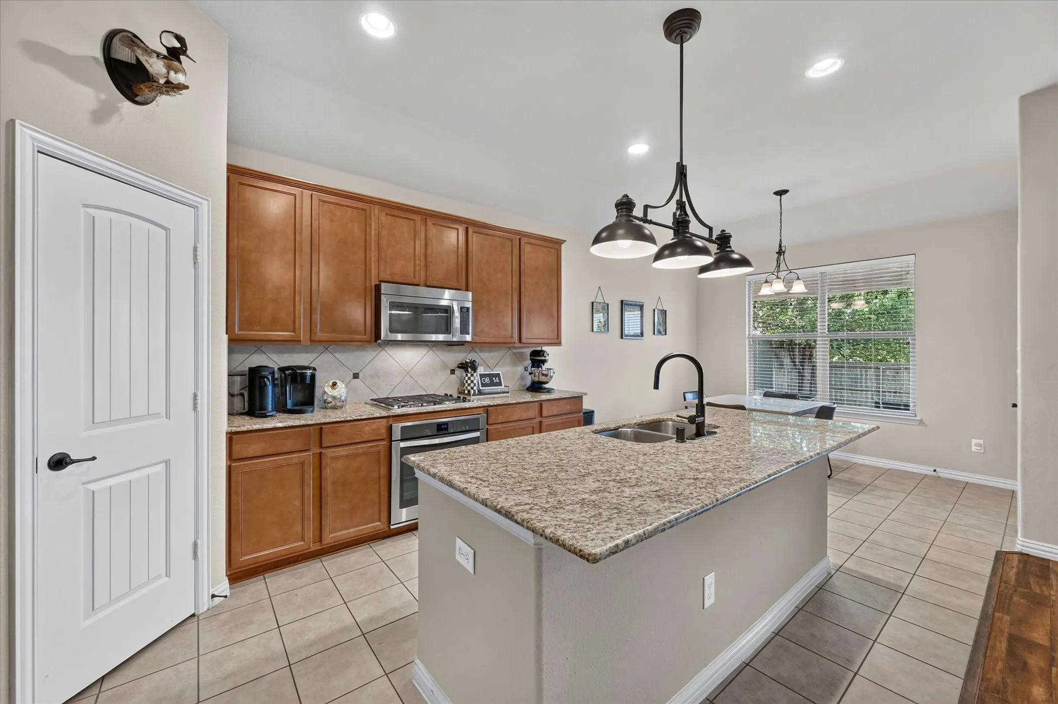 Single Family Residence For Sale in Tarrant County , 1309 Mesa Crest Drive, Fort Worth, Texas 76052, 3 Bedroom, 2 Bathroom, 3 Garage spaces, 2,039 Sqft, built in 2012, mls#21376905, Real Estate Agent in Fort Worth, Homes For Sale in Tarrant county, Homes For Sale in Fort Worth, Realtor in Fort Worth Texas, Real Estate Brokerage Independent Realty Texas, Luminita Cordes Realtor