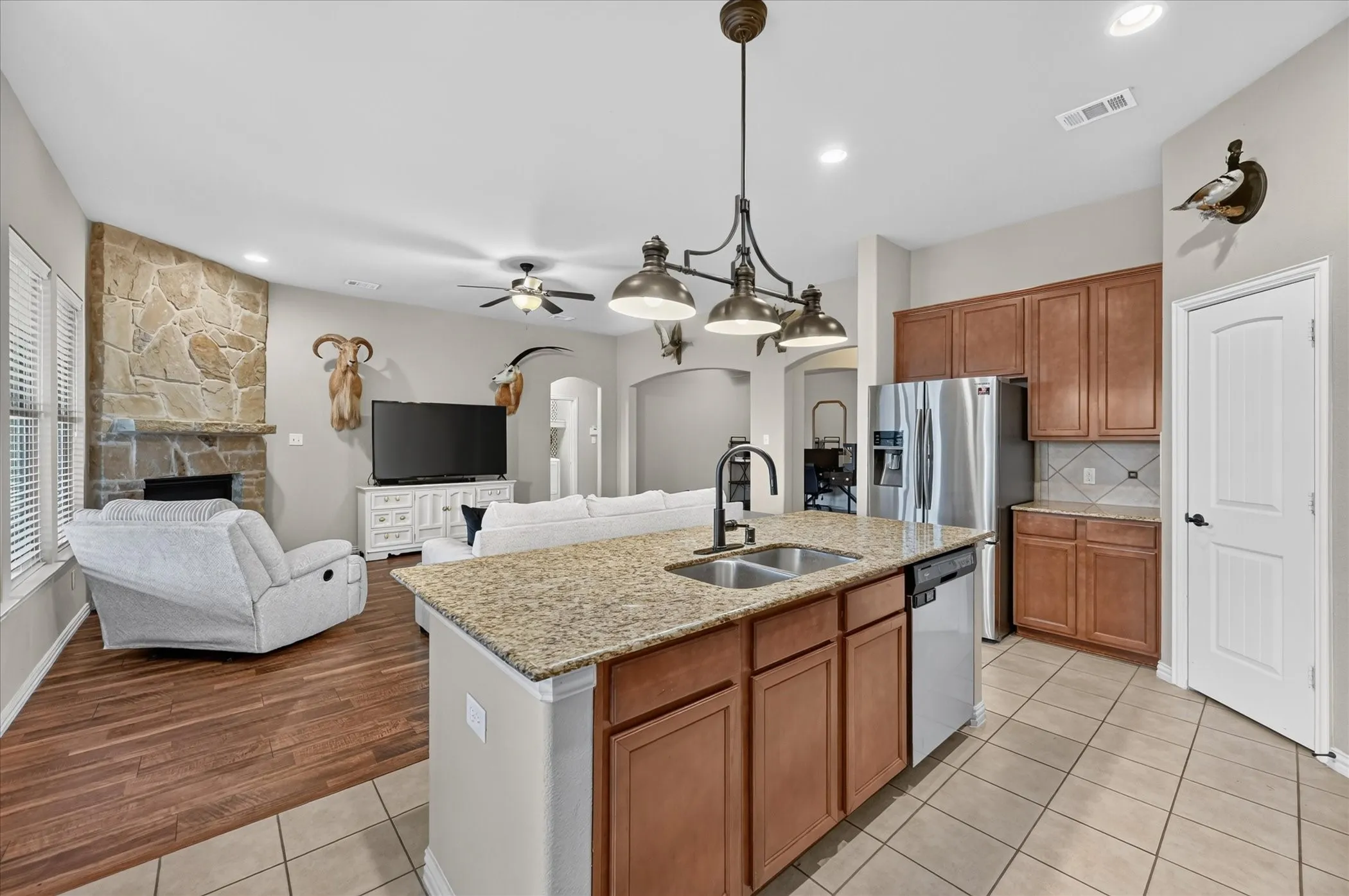 Single Family Residence For Sale in Tarrant County , 1309 Mesa Crest Drive, Fort Worth, Texas 76052, 3 Bedroom, 2 Bathroom, 3 Garage spaces, 2,039 Sqft, built in 2012, mls#21376905, Real Estate Agent in Fort Worth, Homes For Sale in Tarrant county, Homes For Sale in Fort Worth, Realtor in Fort Worth Texas, Real Estate Brokerage Independent Realty Texas, Luminita Cordes Realtor