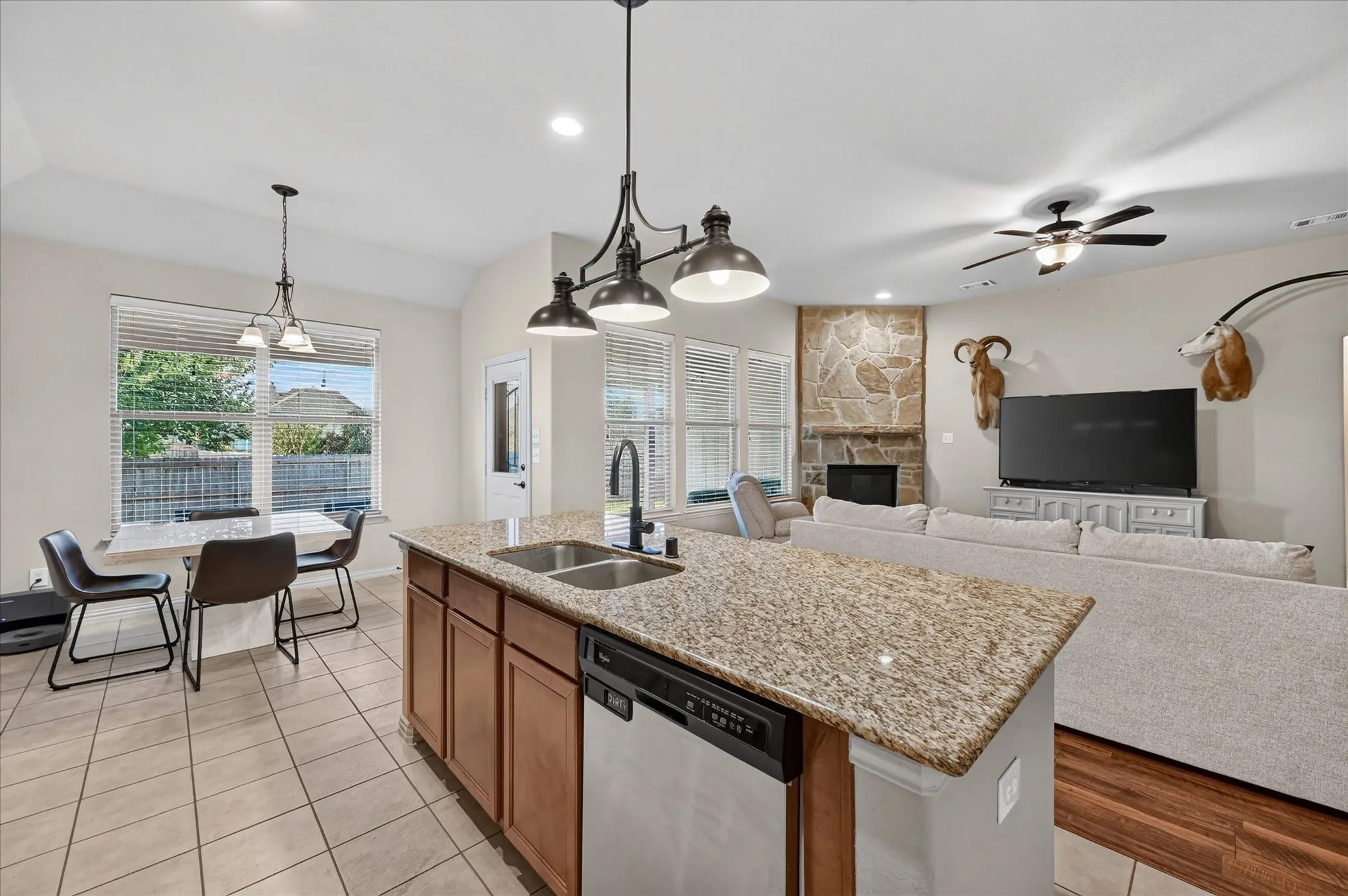 Single Family Residence For Sale in Tarrant County , 1309 Mesa Crest Drive, Fort Worth, Texas 76052, 3 Bedroom, 2 Bathroom, 3 Garage spaces, 2,039 Sqft, built in 2012, mls#21376905, Real Estate Agent in Fort Worth, Homes For Sale in Tarrant county, Homes For Sale in Fort Worth, Realtor in Fort Worth Texas, Real Estate Brokerage Independent Realty Texas, Luminita Cordes Realtor