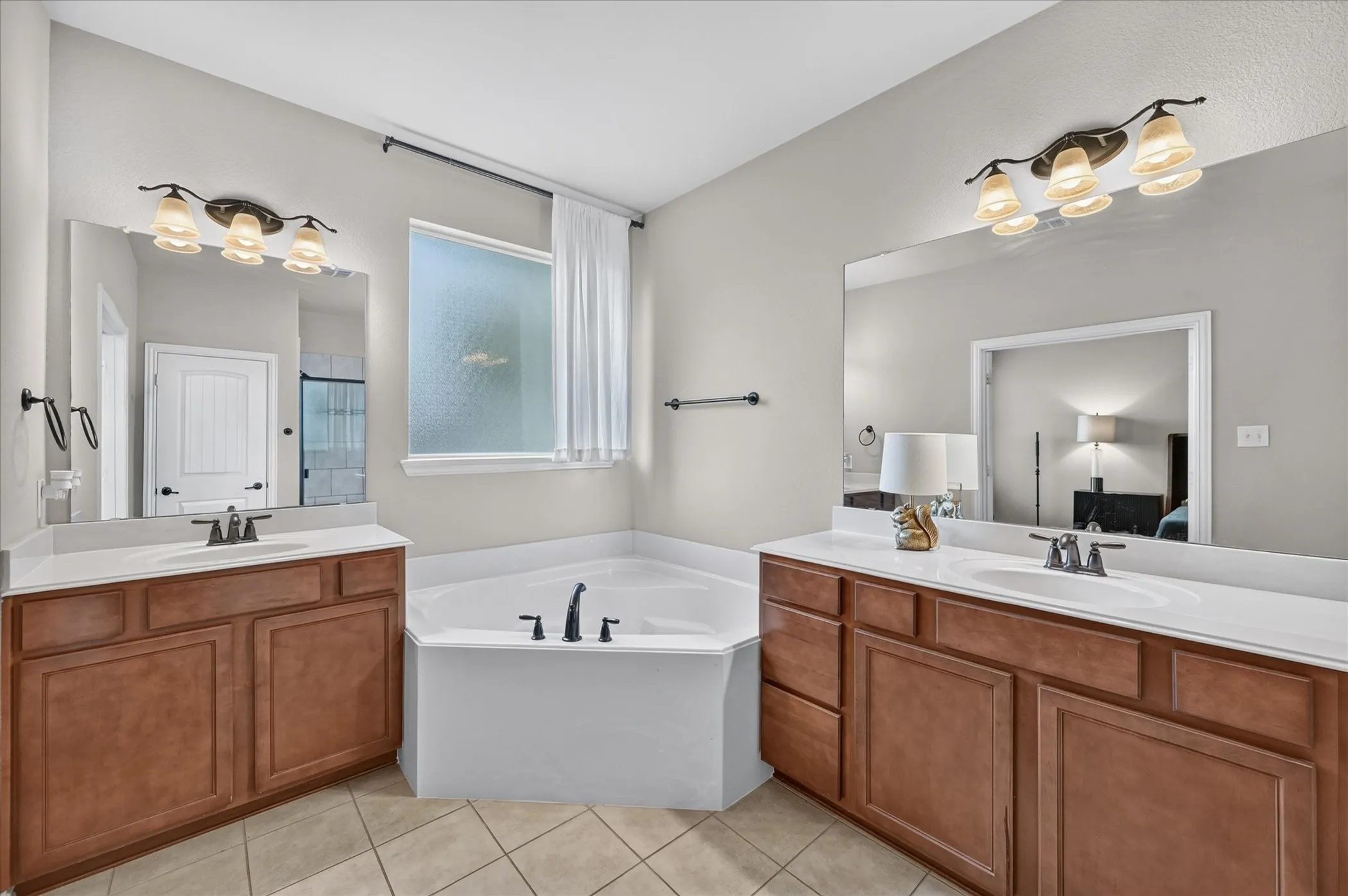 Single Family Residence For Sale in Tarrant County , 1309 Mesa Crest Drive, Fort Worth, Texas 76052, 3 Bedroom, 2 Bathroom, 3 Garage spaces, 2,039 Sqft, built in 2012, mls#21376905, Real Estate Agent in Fort Worth, Homes For Sale in Tarrant county, Homes For Sale in Fort Worth, Realtor in Fort Worth Texas, Real Estate Brokerage Independent Realty Texas, Luminita Cordes Realtor
