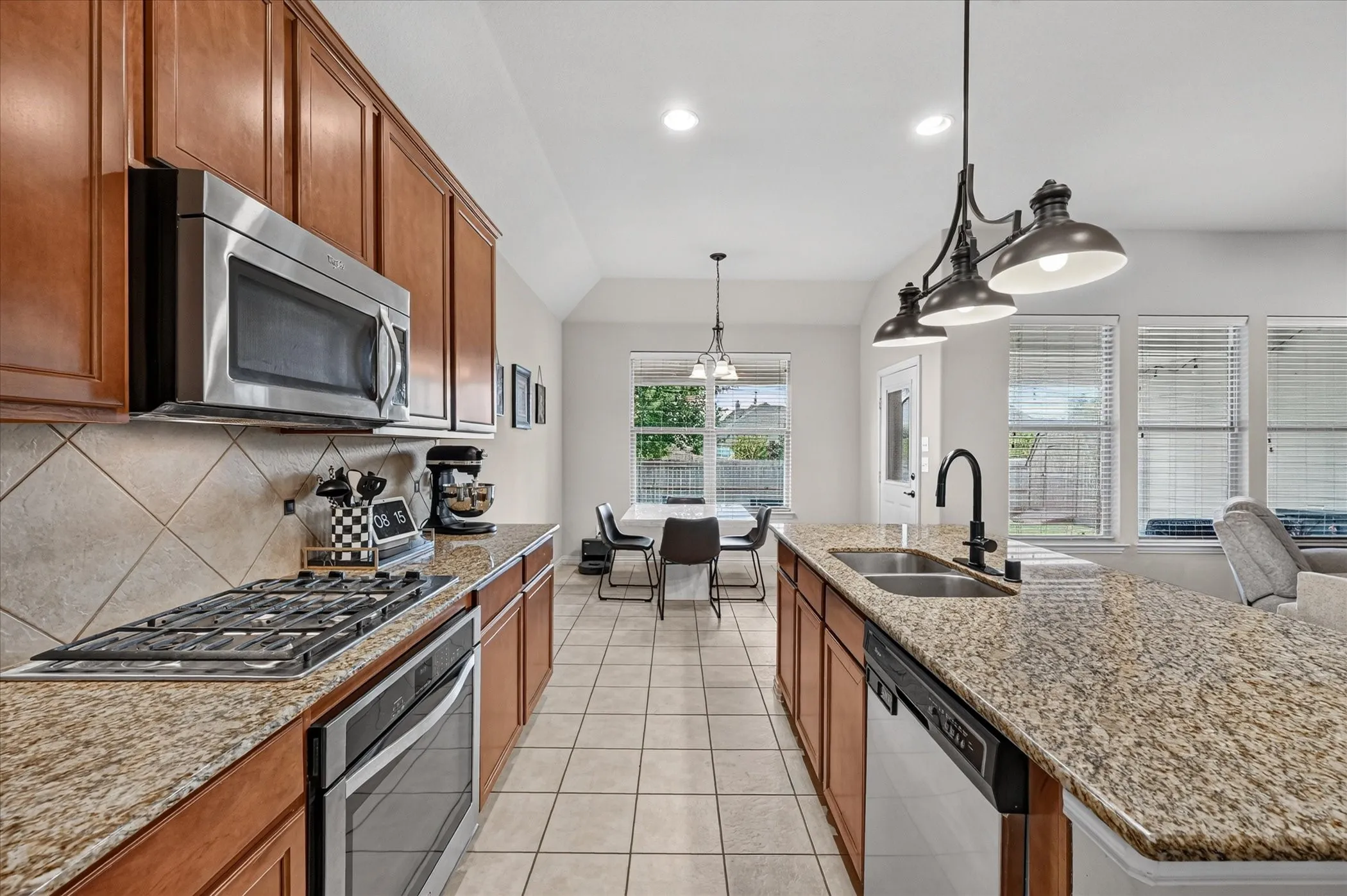 Single Family Residence For Sale in Tarrant County , 1309 Mesa Crest Drive, Fort Worth, Texas 76052, 3 Bedroom, 2 Bathroom, 3 Garage spaces, 2,039 Sqft, built in 2012, mls#21376905, Real Estate Agent in Fort Worth, Homes For Sale in Tarrant county, Homes For Sale in Fort Worth, Realtor in Fort Worth Texas, Real Estate Brokerage Independent Realty Texas, Luminita Cordes Realtor