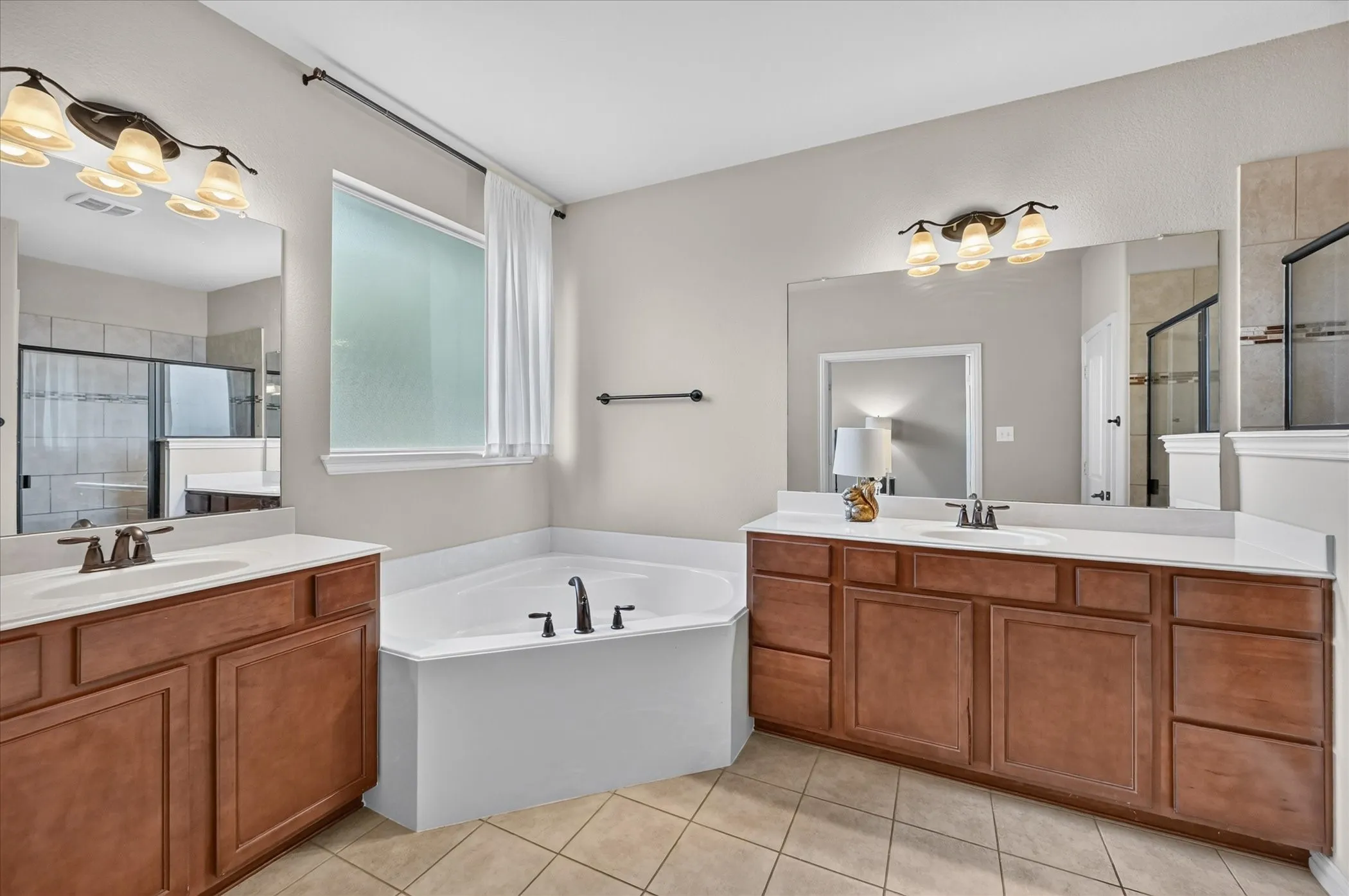 Single Family Residence For Sale in Tarrant County , 1309 Mesa Crest Drive, Fort Worth, Texas 76052, 3 Bedroom, 2 Bathroom, 3 Garage spaces, 2,039 Sqft, built in 2012, mls#21376905, Real Estate Agent in Fort Worth, Homes For Sale in Tarrant county, Homes For Sale in Fort Worth, Realtor in Fort Worth Texas, Real Estate Brokerage Independent Realty Texas, Luminita Cordes Realtor
