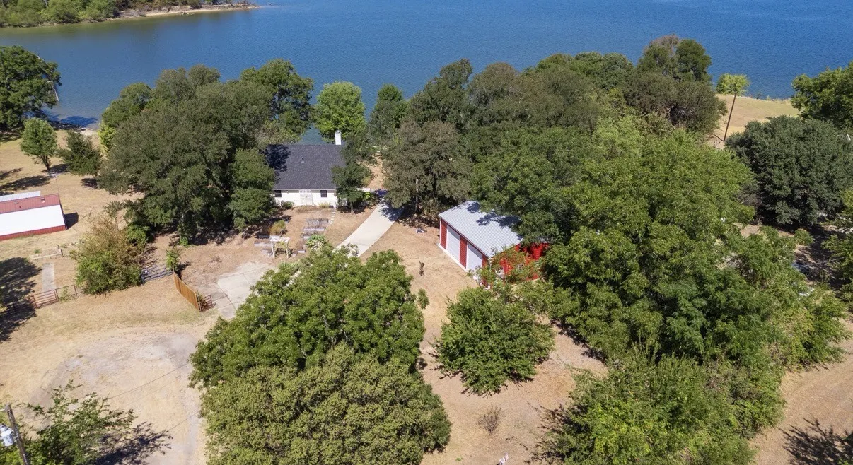 Single Family Residence For Sale in Van Zandt County , 180 Vz County Road 3734, Wills Point, Texas 75169, 2 Bedroom, 2 Bathroom, 2 Garage spaces, 1,094 Sqft, built in 2020, mls#21376936, Real Estate Agent in Wills Point, Homes For Sale in Van Zandt county, Homes For Sale in Wills Point, Realtor in Wills Point Texas, Real Estate Brokerage Independent Realty Texas, Luminita Cordes Realtor