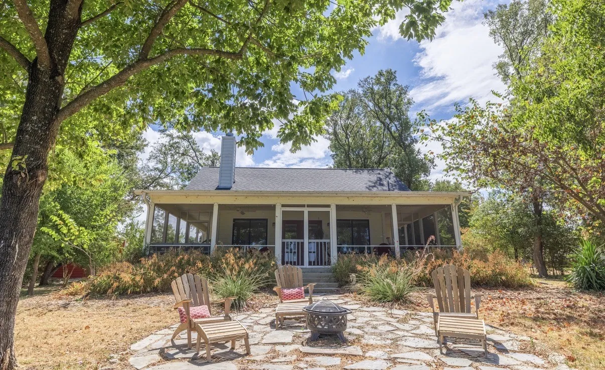 Single Family Residence For Sale in Van Zandt County , 180 Vz County Road 3734, Wills Point, Texas 75169, 2 Bedroom, 2 Bathroom, 2 Garage spaces, 1,094 Sqft, built in 2020, mls#21376936, Real Estate Agent in Wills Point, Homes For Sale in Van Zandt county, Homes For Sale in Wills Point, Realtor in Wills Point Texas, Real Estate Brokerage Independent Realty Texas, Luminita Cordes Realtor