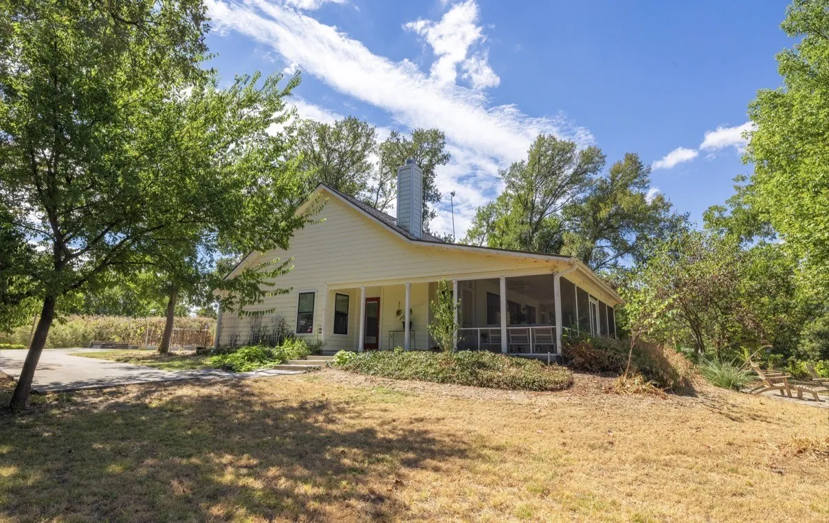 Single Family Residence For Sale in Van Zandt County , 180 Vz County Road 3734, Wills Point, Texas 75169, 2 Bedroom, 2 Bathroom, 2 Garage spaces, 1,094 Sqft, built in 2020, mls#21376936, Real Estate Agent in Wills Point, Homes For Sale in Van Zandt county, Homes For Sale in Wills Point, Realtor in Wills Point Texas, Real Estate Brokerage Independent Realty Texas, Luminita Cordes Realtor