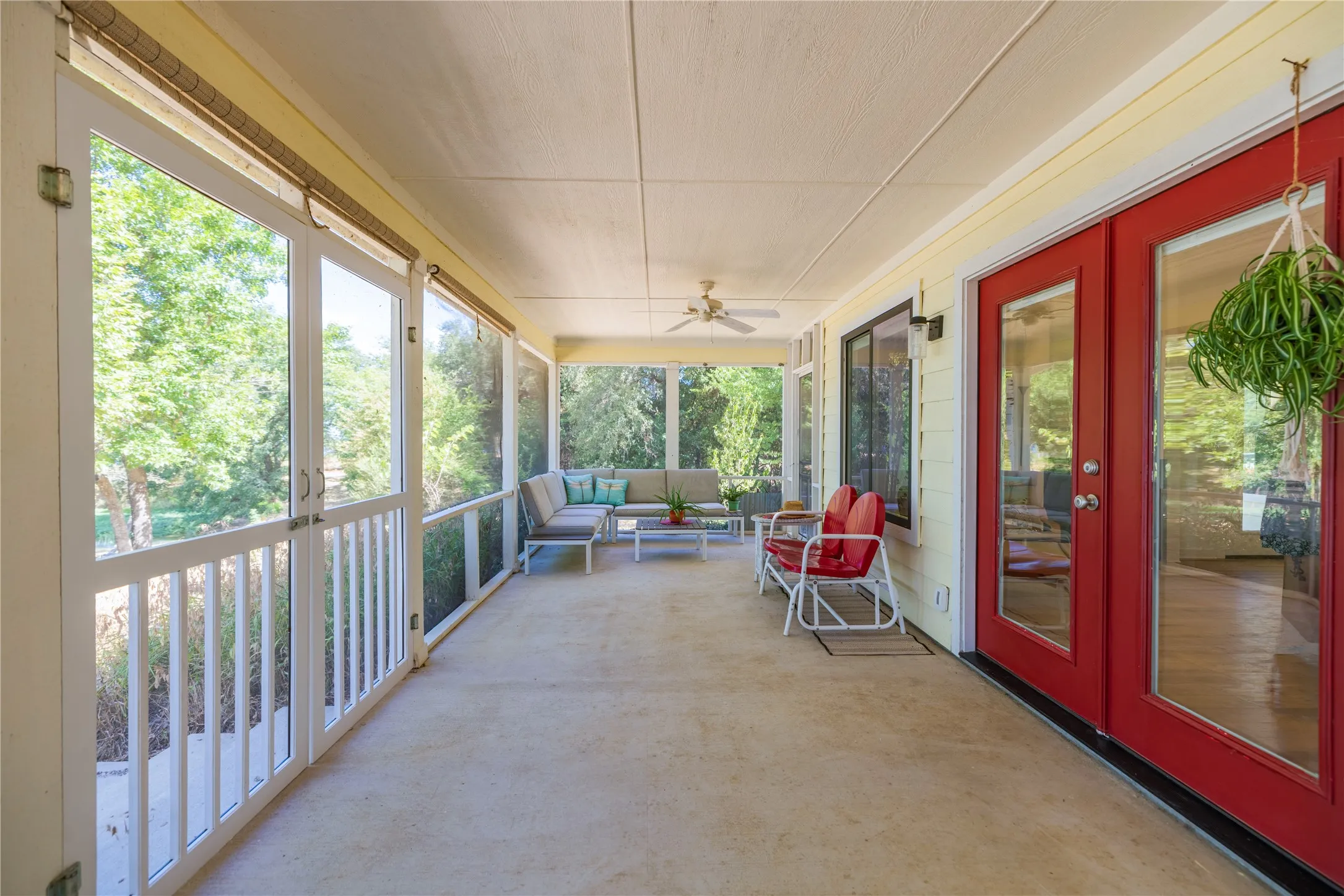 Single Family Residence For Sale in Van Zandt County , 180 Vz County Road 3734, Wills Point, Texas 75169, 2 Bedroom, 2 Bathroom, 2 Garage spaces, 1,094 Sqft, built in 2020, mls#21376936, Real Estate Agent in Wills Point, Homes For Sale in Van Zandt county, Homes For Sale in Wills Point, Realtor in Wills Point Texas, Real Estate Brokerage Independent Realty Texas, Luminita Cordes Realtor