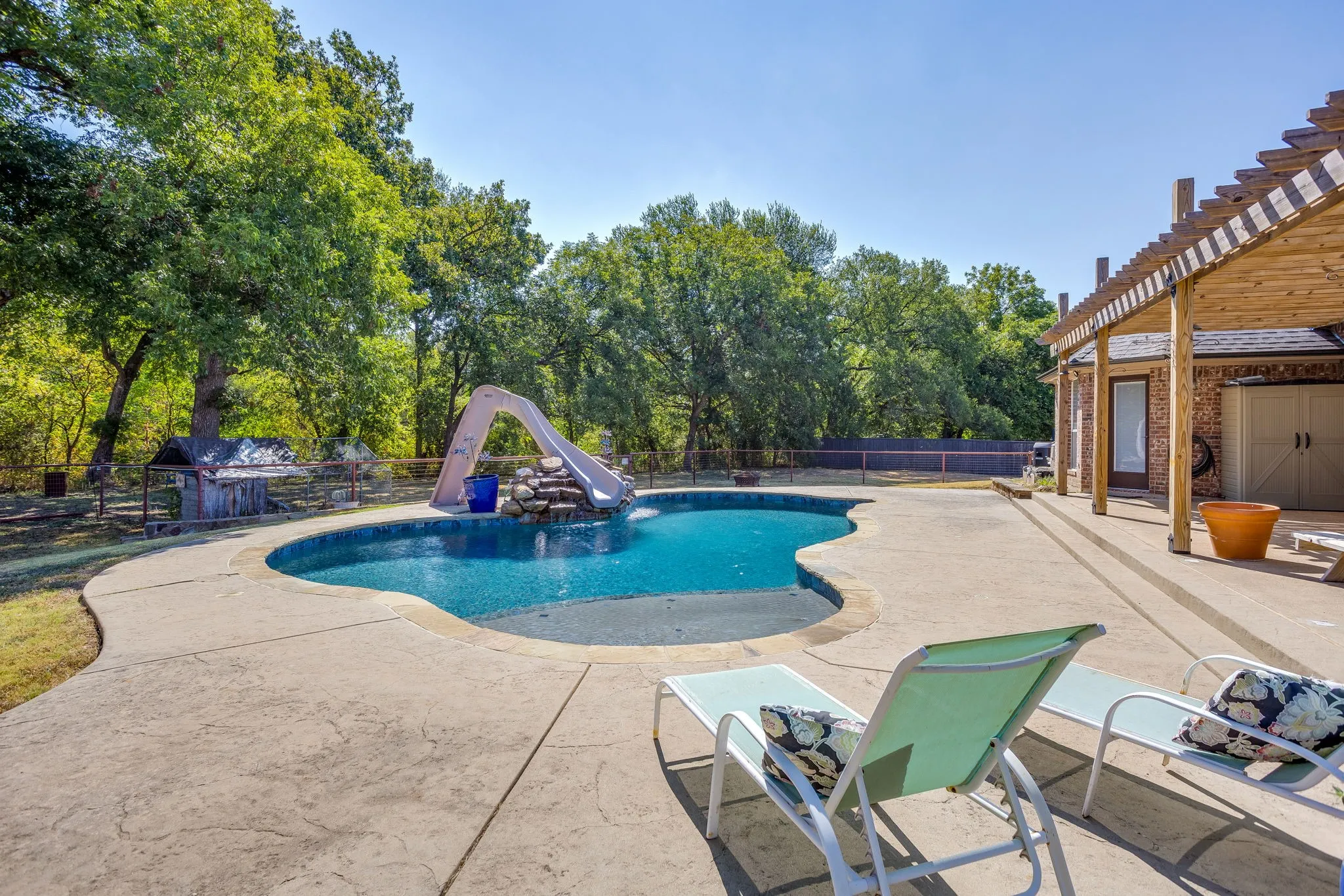 Single Family Residence For Sale in Parker County , 170 S Bear Creek Lane, Cresson, Texas 76035, 5 Bedroom, 3 Bathroom, 3 Garage spaces, 3,363 Sqft, built in 2001, mls#21351348, Real Estate Agent in Cresson, Homes For Sale in Parker county, Homes For Sale in Cresson, Realtor in Cresson Texas, Real Estate Brokerage Independent Realty Texas, Luminita Cordes Realtor