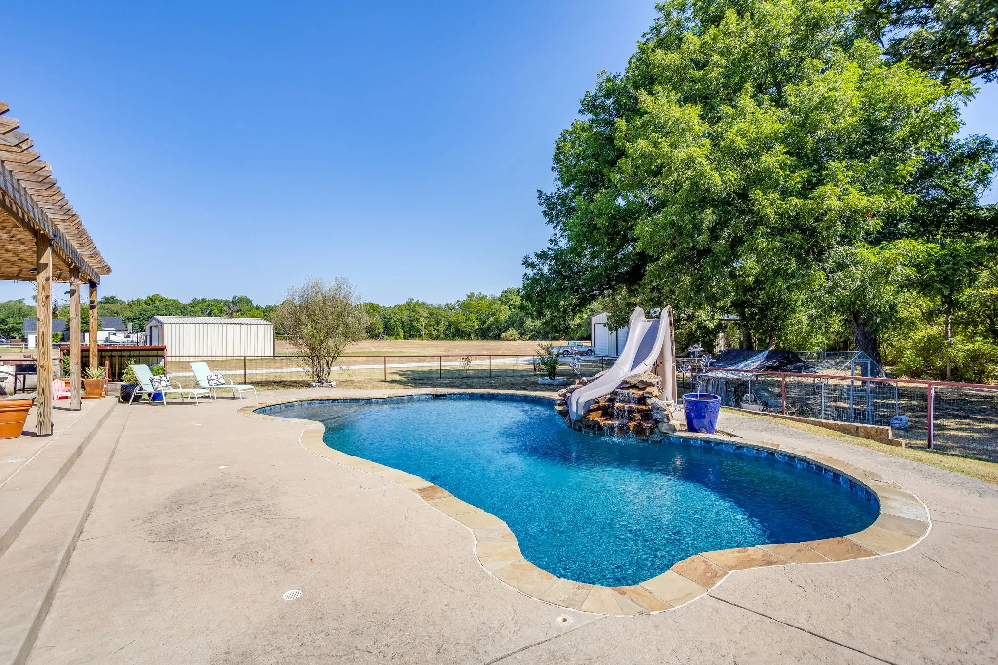 Single Family Residence For Sale in Parker County , 170 S Bear Creek Lane, Cresson, Texas 76035, 5 Bedroom, 3 Bathroom, 3 Garage spaces, 3,363 Sqft, built in 2001, mls#21351348, Real Estate Agent in Cresson, Homes For Sale in Parker county, Homes For Sale in Cresson, Realtor in Cresson Texas, Real Estate Brokerage Independent Realty Texas, Luminita Cordes Realtor
