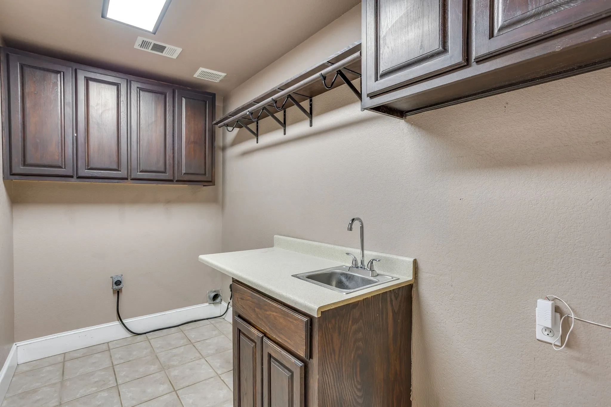 Single Family Residence For Sale in Parker County , 170 S Bear Creek Lane, Cresson, Texas 76035, 5 Bedroom, 3 Bathroom, 3 Garage spaces, 3,363 Sqft, built in 2001, mls#21351348, Real Estate Agent in Cresson, Homes For Sale in Parker county, Homes For Sale in Cresson, Realtor in Cresson Texas, Real Estate Brokerage Independent Realty Texas, Luminita Cordes Realtor