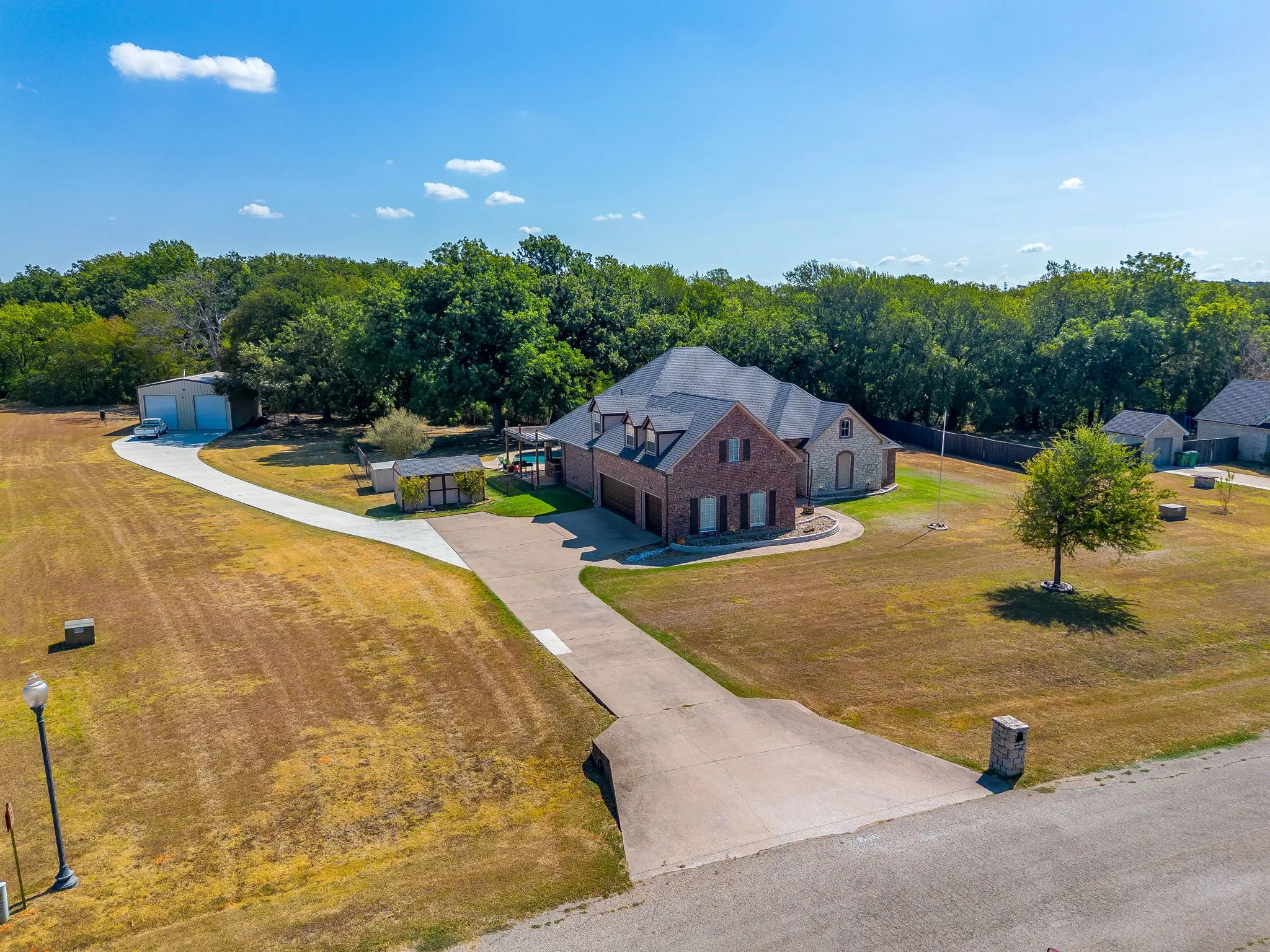Single Family Residence For Sale in Parker County , 170 S Bear Creek Lane, Cresson, Texas 76035, 5 Bedroom, 3 Bathroom, 3 Garage spaces, 3,363 Sqft, built in 2001, mls#21351348, Real Estate Agent in Cresson, Homes For Sale in Parker county, Homes For Sale in Cresson, Realtor in Cresson Texas, Real Estate Brokerage Independent Realty Texas, Luminita Cordes Realtor
