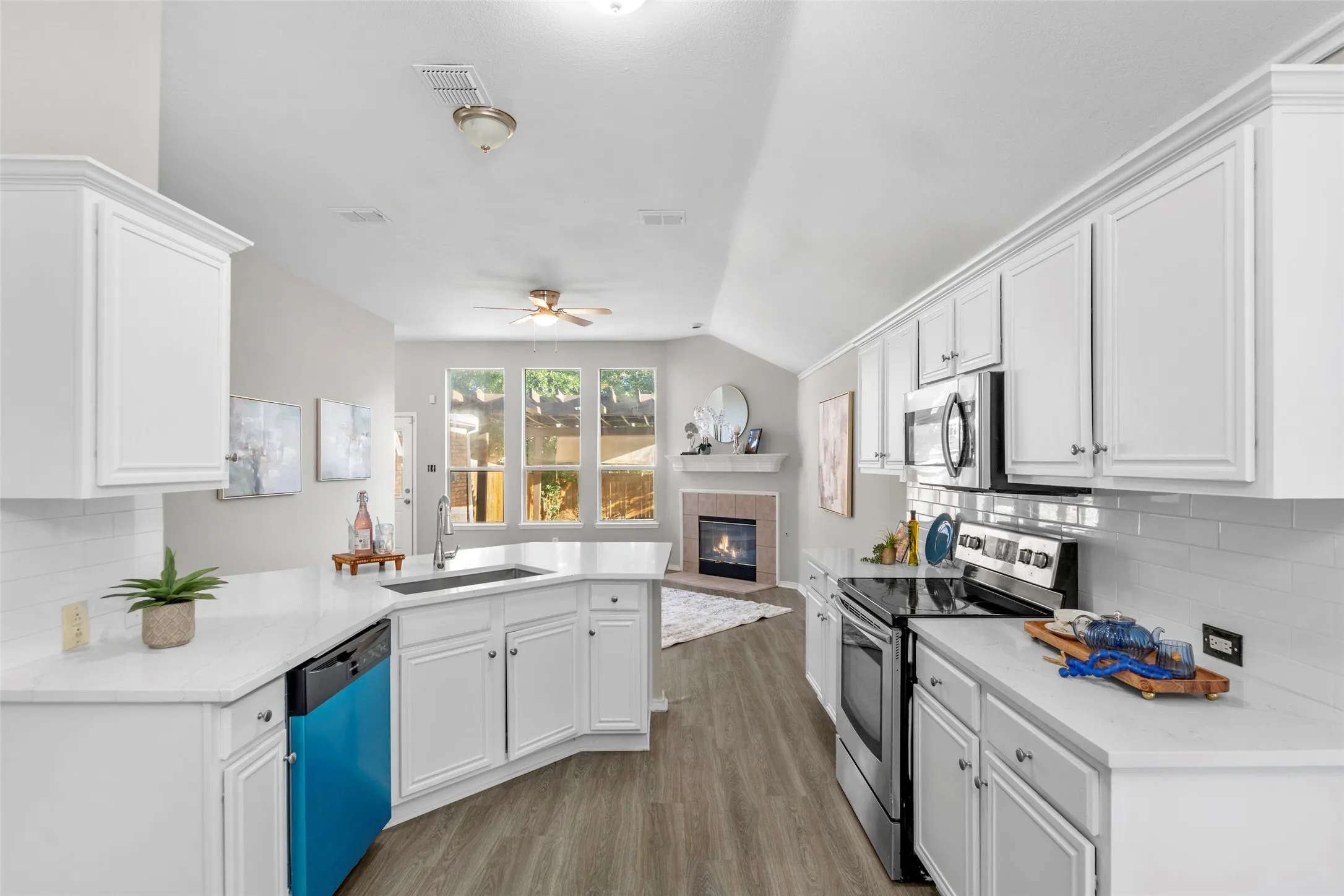Single Family Residence For Rent in Collin County , 5813 Blue Spruce Lane, Mc Kinney, Texas 75070, 4 Bedroom, 2 Bathroom, 2 Garage spaces, 1,797 Sqft, built in 2000, mls#21376894, Real Estate Agent in Mc Kinney, Homes For Rent in Collin county, Homes For Rent in Mc Kinney, Realtor in Mc Kinney Texas, Real Estate Brokerage Independent Realty Texas, Luminita Cordes Realtor