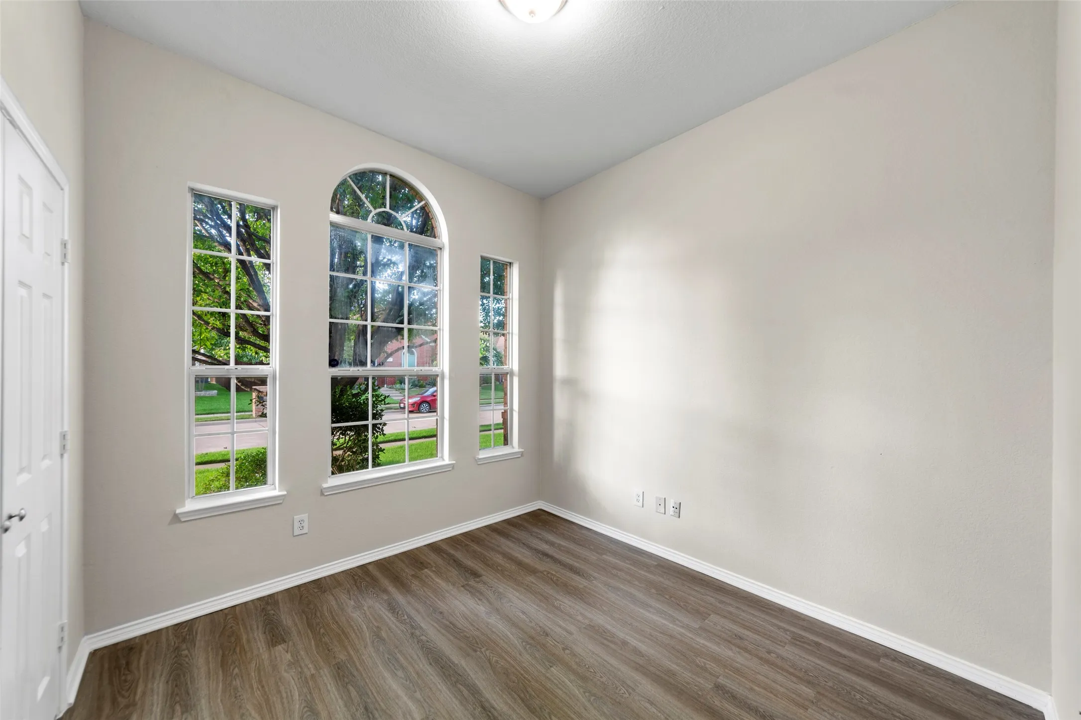 Single Family Residence For Rent in Collin County , 5813 Blue Spruce Lane, Mc Kinney, Texas 75070, 4 Bedroom, 2 Bathroom, 2 Garage spaces, 1,797 Sqft, built in 2000, mls#21376894, Real Estate Agent in Mc Kinney, Homes For Rent in Collin county, Homes For Rent in Mc Kinney, Realtor in Mc Kinney Texas, Real Estate Brokerage Independent Realty Texas, Luminita Cordes Realtor