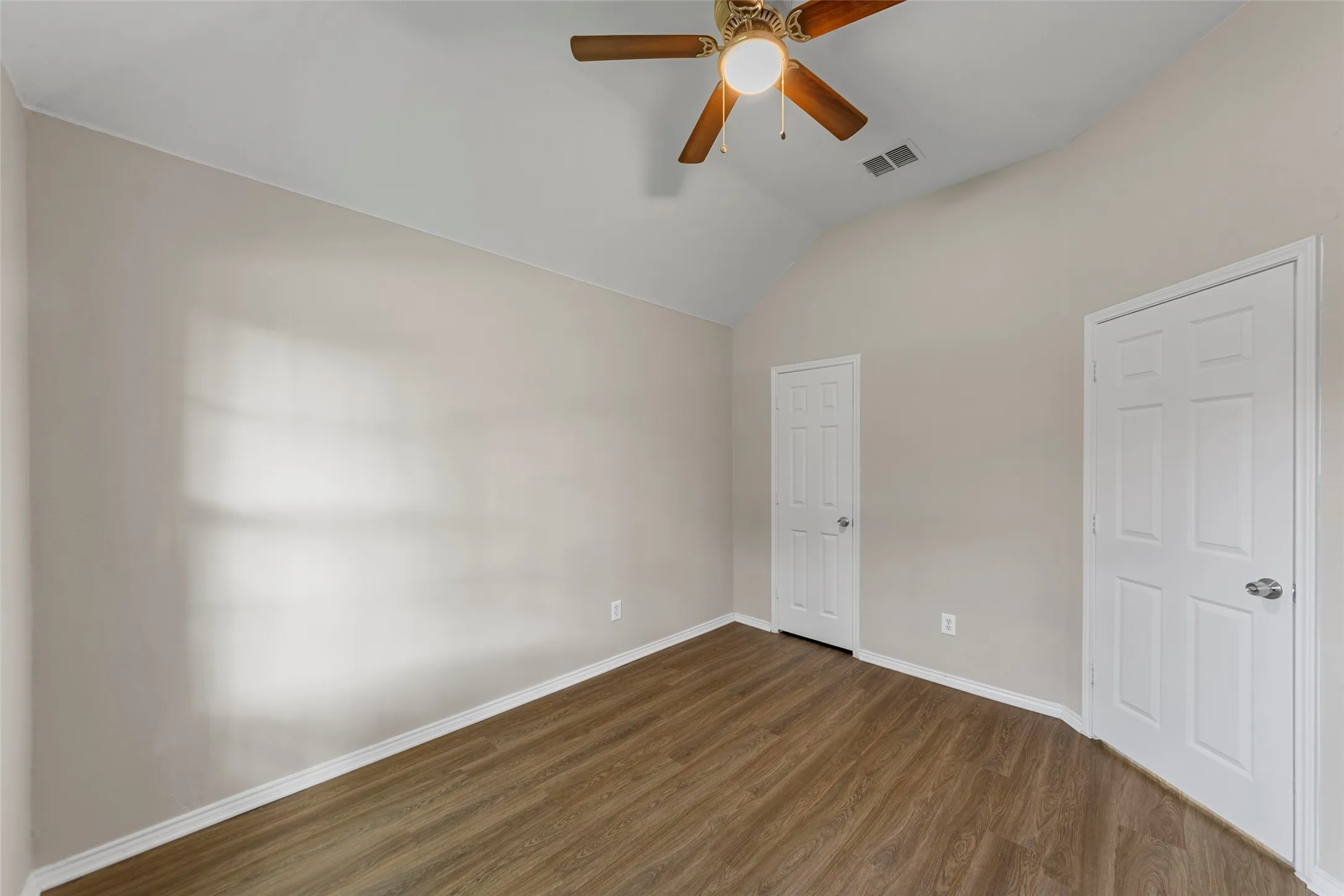 Single Family Residence For Rent in Collin County , 5813 Blue Spruce Lane, Mc Kinney, Texas 75070, 4 Bedroom, 2 Bathroom, 2 Garage spaces, 1,797 Sqft, built in 2000, mls#21376894, Real Estate Agent in Mc Kinney, Homes For Rent in Collin county, Homes For Rent in Mc Kinney, Realtor in Mc Kinney Texas, Real Estate Brokerage Independent Realty Texas, Luminita Cordes Realtor
