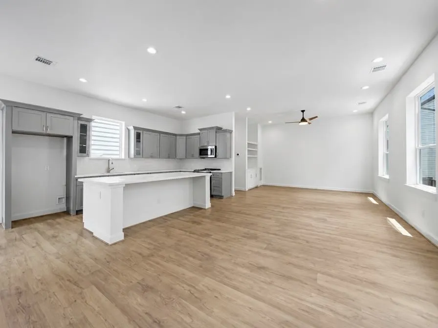 Townhouse For Rent in Harris County , 1221 W 16th Street F, Houston, Texas 77008, 3 Bedroom, 4 Bathroom, 2 Garage spaces, 2,209 Sqft, built in 2023, mls#21376945, Real Estate Agent in Houston, Homes For Rent in Harris county, Homes For Rent in Houston, Realtor in Houston Texas, Real Estate Brokerage Independent Realty Texas, Luminita Cordes Realtor