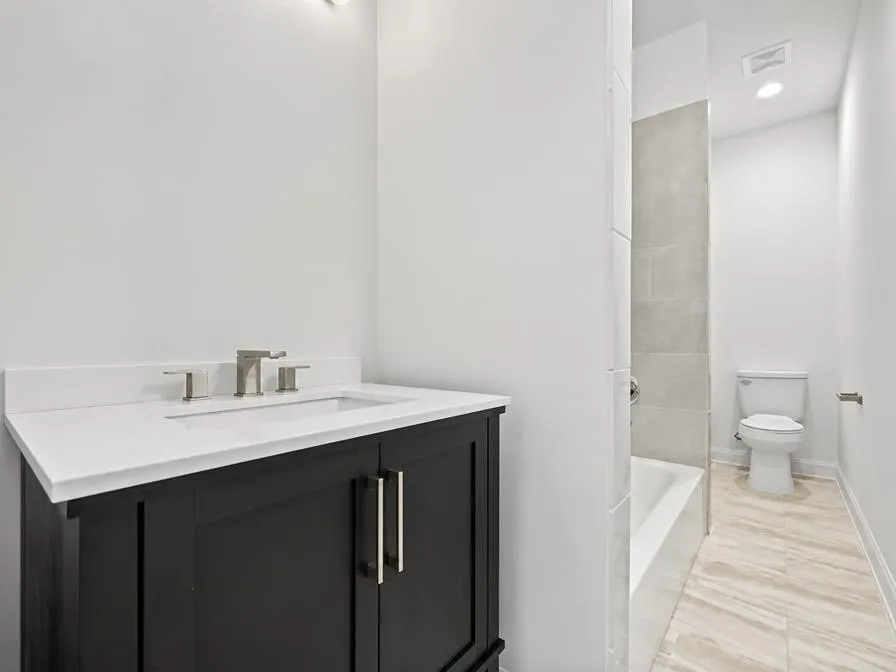 Townhouse For Rent in Harris County , 1221 W 16th Street F, Houston, Texas 77008, 3 Bedroom, 4 Bathroom, 2 Garage spaces, 2,209 Sqft, built in 2023, mls#21376945, Real Estate Agent in Houston, Homes For Rent in Harris county, Homes For Rent in Houston, Realtor in Houston Texas, Real Estate Brokerage Independent Realty Texas, Luminita Cordes Realtor
