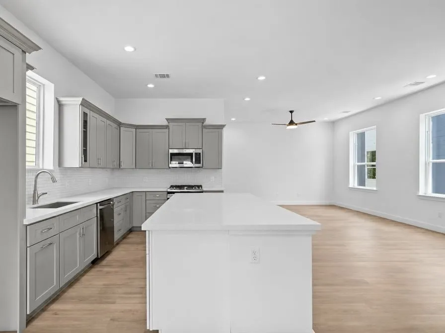 Townhouse For Rent in Harris County , 1221 W 16th Street F, Houston, Texas 77008, 3 Bedroom, 4 Bathroom, 2 Garage spaces, 2,209 Sqft, built in 2023, mls#21376945, Real Estate Agent in Houston, Homes For Rent in Harris county, Homes For Rent in Houston, Realtor in Houston Texas, Real Estate Brokerage Independent Realty Texas, Luminita Cordes Realtor