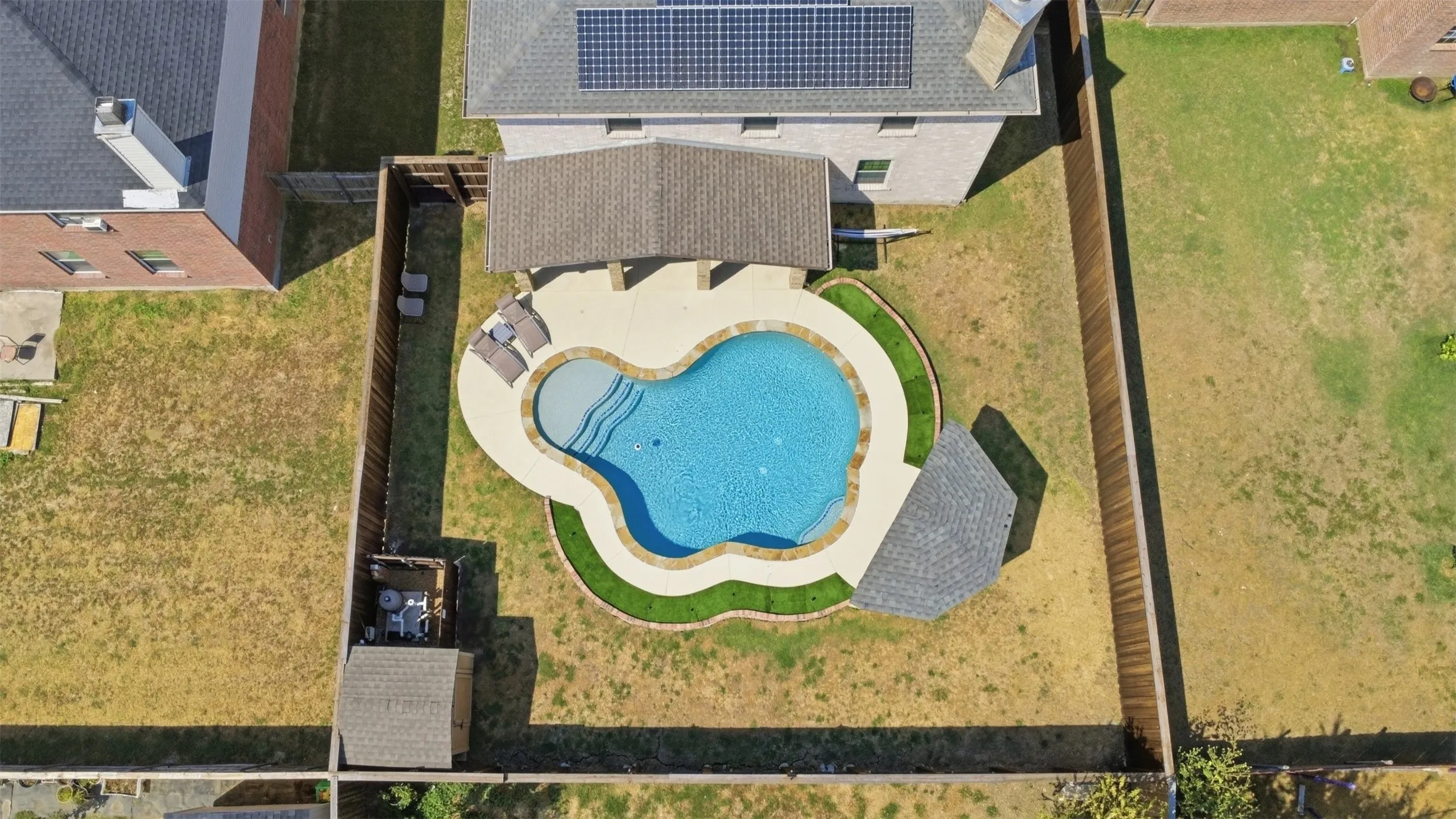 Single Family Residence For Sale in Dallas County , 2119 Edgewood Drive, Grand Prairie, Texas 75052, 4 Bedroom, 3 Bathroom, 2 Garage spaces, 2,752 Sqft, built in 2004, mls#21376312, Real Estate Agent in Grand Prairie, Homes For Sale in Dallas county, Homes For Sale in Grand Prairie, Realtor in Grand Prairie Texas, Real Estate Brokerage Independent Realty Texas, Luminita Cordes Realtor