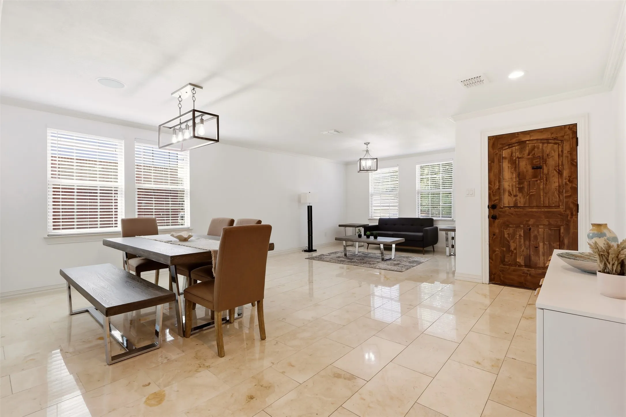 Single Family Residence For Sale in Dallas County , 2119 Edgewood Drive, Grand Prairie, Texas 75052, 4 Bedroom, 3 Bathroom, 2 Garage spaces, 2,752 Sqft, built in 2004, mls#21376312, Real Estate Agent in Grand Prairie, Homes For Sale in Dallas county, Homes For Sale in Grand Prairie, Realtor in Grand Prairie Texas, Real Estate Brokerage Independent Realty Texas, Luminita Cordes Realtor