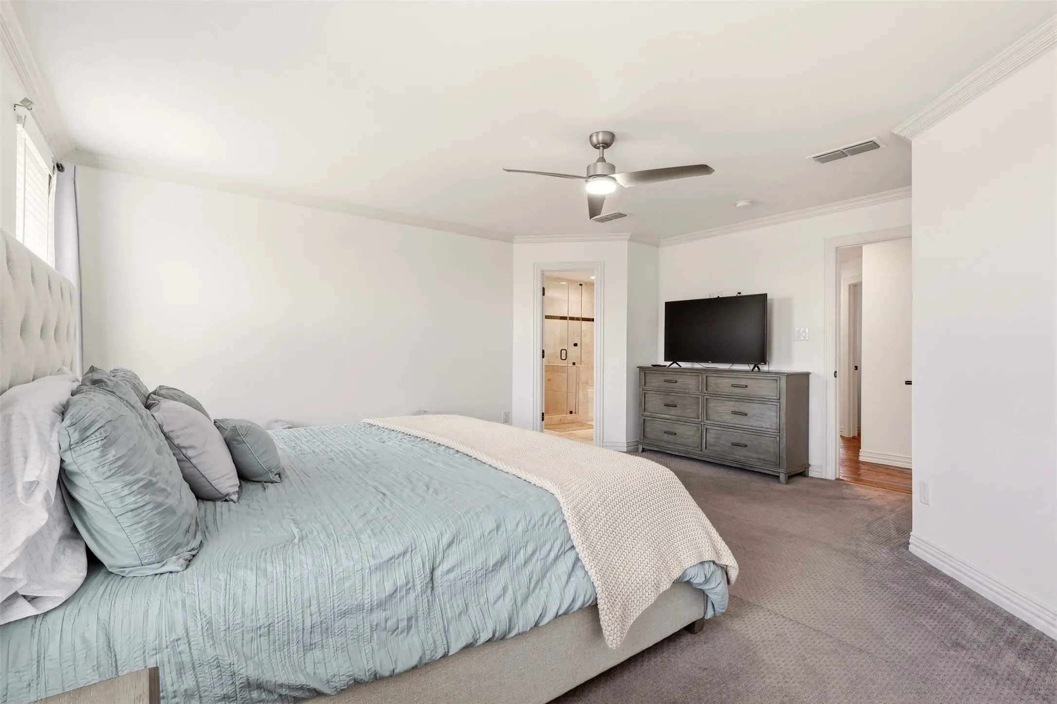 Single Family Residence For Sale in Dallas County , 2119 Edgewood Drive, Grand Prairie, Texas 75052, 4 Bedroom, 3 Bathroom, 2 Garage spaces, 2,752 Sqft, built in 2004, mls#21376312, Real Estate Agent in Grand Prairie, Homes For Sale in Dallas county, Homes For Sale in Grand Prairie, Realtor in Grand Prairie Texas, Real Estate Brokerage Independent Realty Texas, Luminita Cordes Realtor