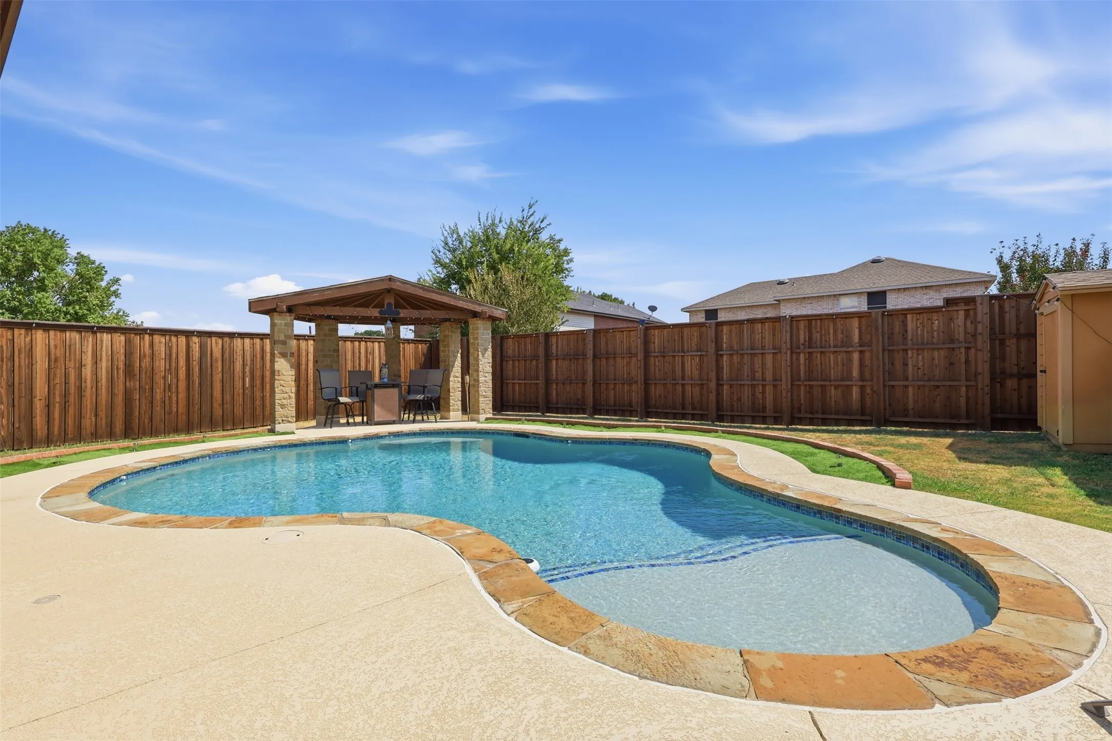 Single Family Residence For Sale in Dallas County , 2119 Edgewood Drive, Grand Prairie, Texas 75052, 4 Bedroom, 3 Bathroom, 2 Garage spaces, 2,752 Sqft, built in 2004, mls#21376312, Real Estate Agent in Grand Prairie, Homes For Sale in Dallas county, Homes For Sale in Grand Prairie, Realtor in Grand Prairie Texas, Real Estate Brokerage Independent Realty Texas, Luminita Cordes Realtor
