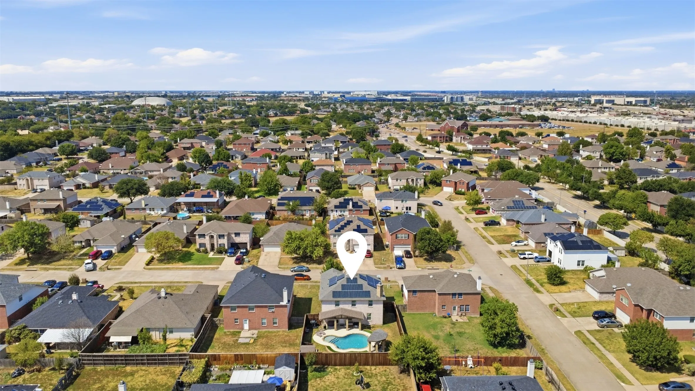 Single Family Residence For Sale in Dallas County , 2119 Edgewood Drive, Grand Prairie, Texas 75052, 4 Bedroom, 3 Bathroom, 2 Garage spaces, 2,752 Sqft, built in 2004, mls#21376312, Real Estate Agent in Grand Prairie, Homes For Sale in Dallas county, Homes For Sale in Grand Prairie, Realtor in Grand Prairie Texas, Real Estate Brokerage Independent Realty Texas, Luminita Cordes Realtor