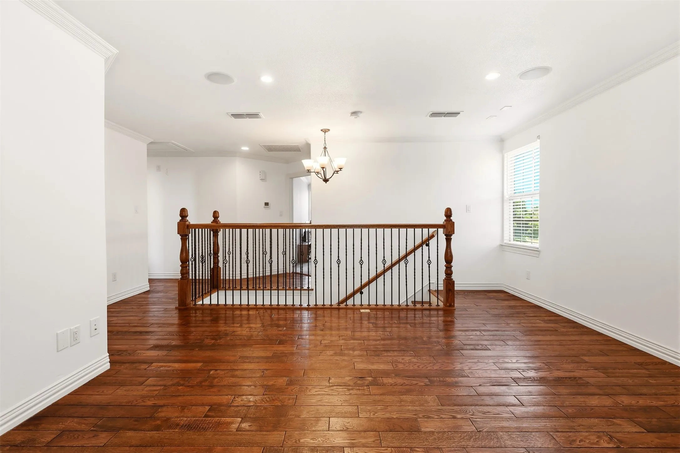 Single Family Residence For Sale in Dallas County , 2119 Edgewood Drive, Grand Prairie, Texas 75052, 4 Bedroom, 3 Bathroom, 2 Garage spaces, 2,752 Sqft, built in 2004, mls#21376312, Real Estate Agent in Grand Prairie, Homes For Sale in Dallas county, Homes For Sale in Grand Prairie, Realtor in Grand Prairie Texas, Real Estate Brokerage Independent Realty Texas, Luminita Cordes Realtor