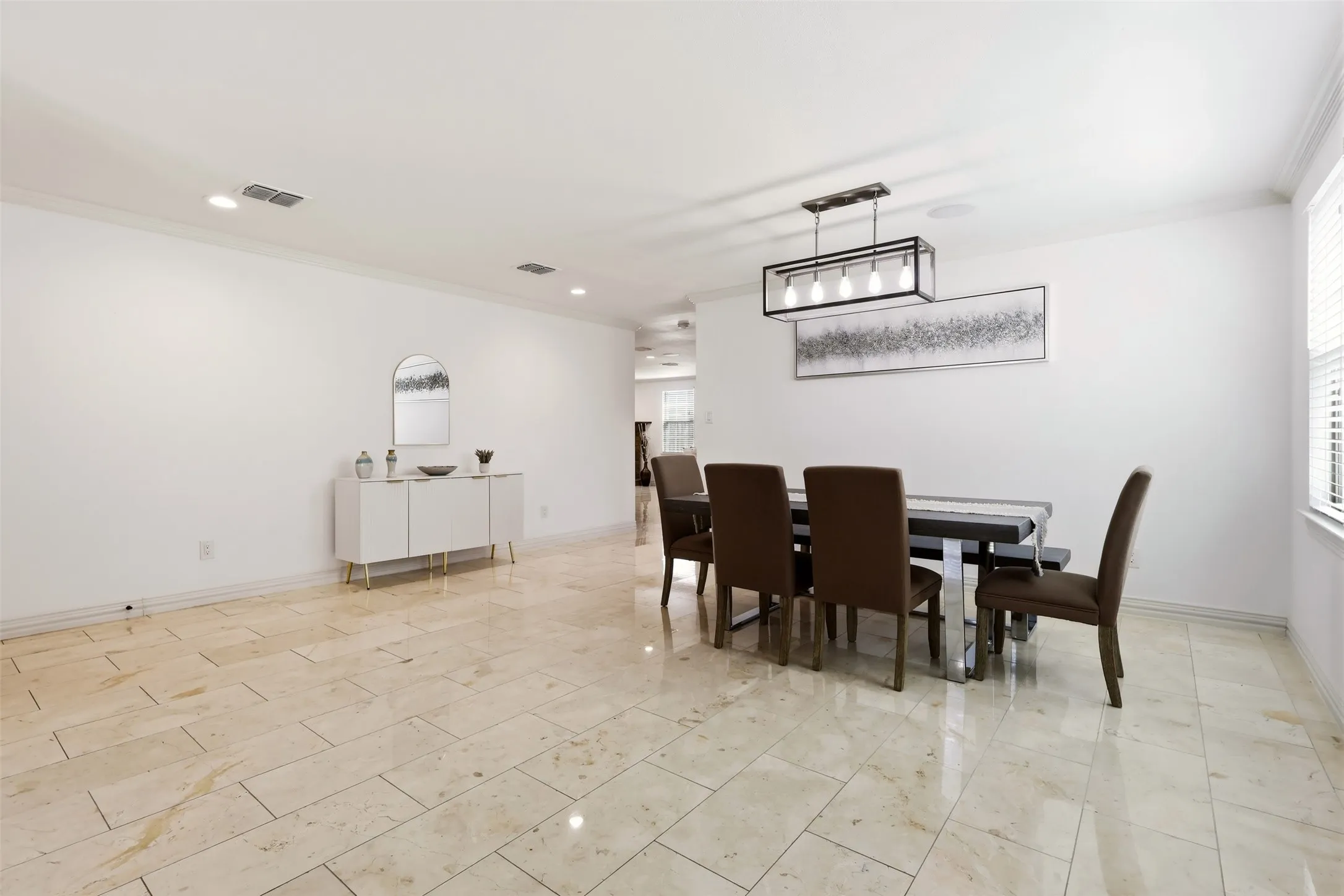 Single Family Residence For Sale in Dallas County , 2119 Edgewood Drive, Grand Prairie, Texas 75052, 4 Bedroom, 3 Bathroom, 2 Garage spaces, 2,752 Sqft, built in 2004, mls#21376312, Real Estate Agent in Grand Prairie, Homes For Sale in Dallas county, Homes For Sale in Grand Prairie, Realtor in Grand Prairie Texas, Real Estate Brokerage Independent Realty Texas, Luminita Cordes Realtor
