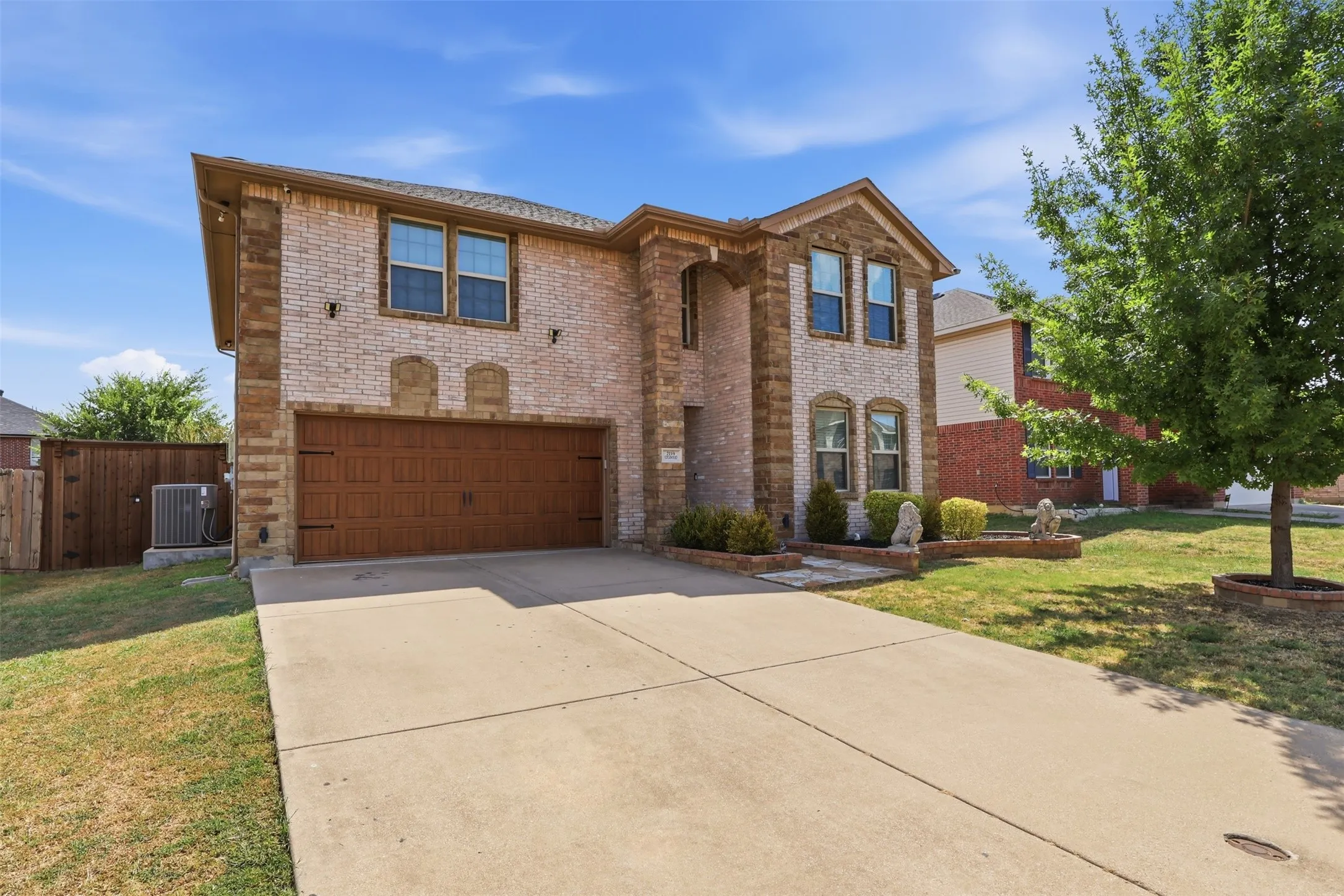 Single Family Residence For Sale in Dallas County , 2119 Edgewood Drive, Grand Prairie, Texas 75052, 4 Bedroom, 3 Bathroom, 2 Garage spaces, 2,752 Sqft, built in 2004, mls#21376312, Real Estate Agent in Grand Prairie, Homes For Sale in Dallas county, Homes For Sale in Grand Prairie, Realtor in Grand Prairie Texas, Real Estate Brokerage Independent Realty Texas, Luminita Cordes Realtor