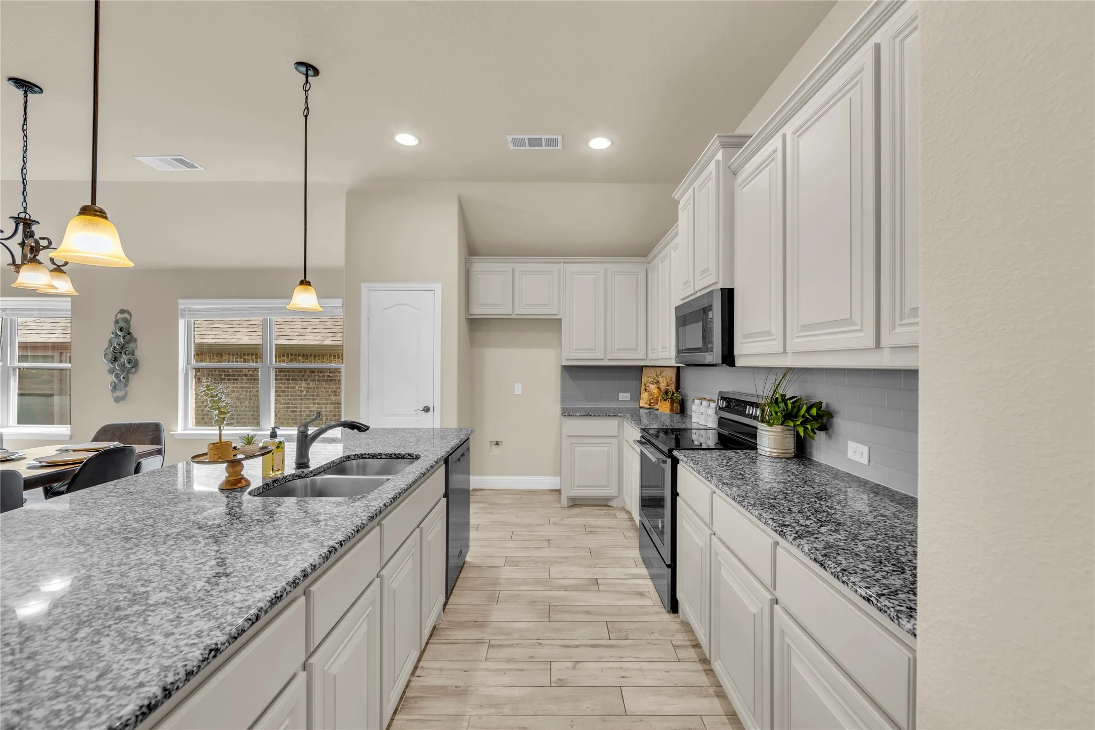 Single Family Residence For Sale in Tarrant County , 11812 Wax Myrtle Trail, Fort Worth, Texas 76108, 4 Bedroom, 2 Bathroom, 1 Garage spaces, 1,949 Sqft, built in 2021, mls#21373107, Real Estate Agent in Fort Worth, Homes For Sale in Tarrant county, Homes For Sale in Fort Worth, Realtor in Fort Worth Texas, Real Estate Brokerage Independent Realty Texas, Luminita Cordes Realtor