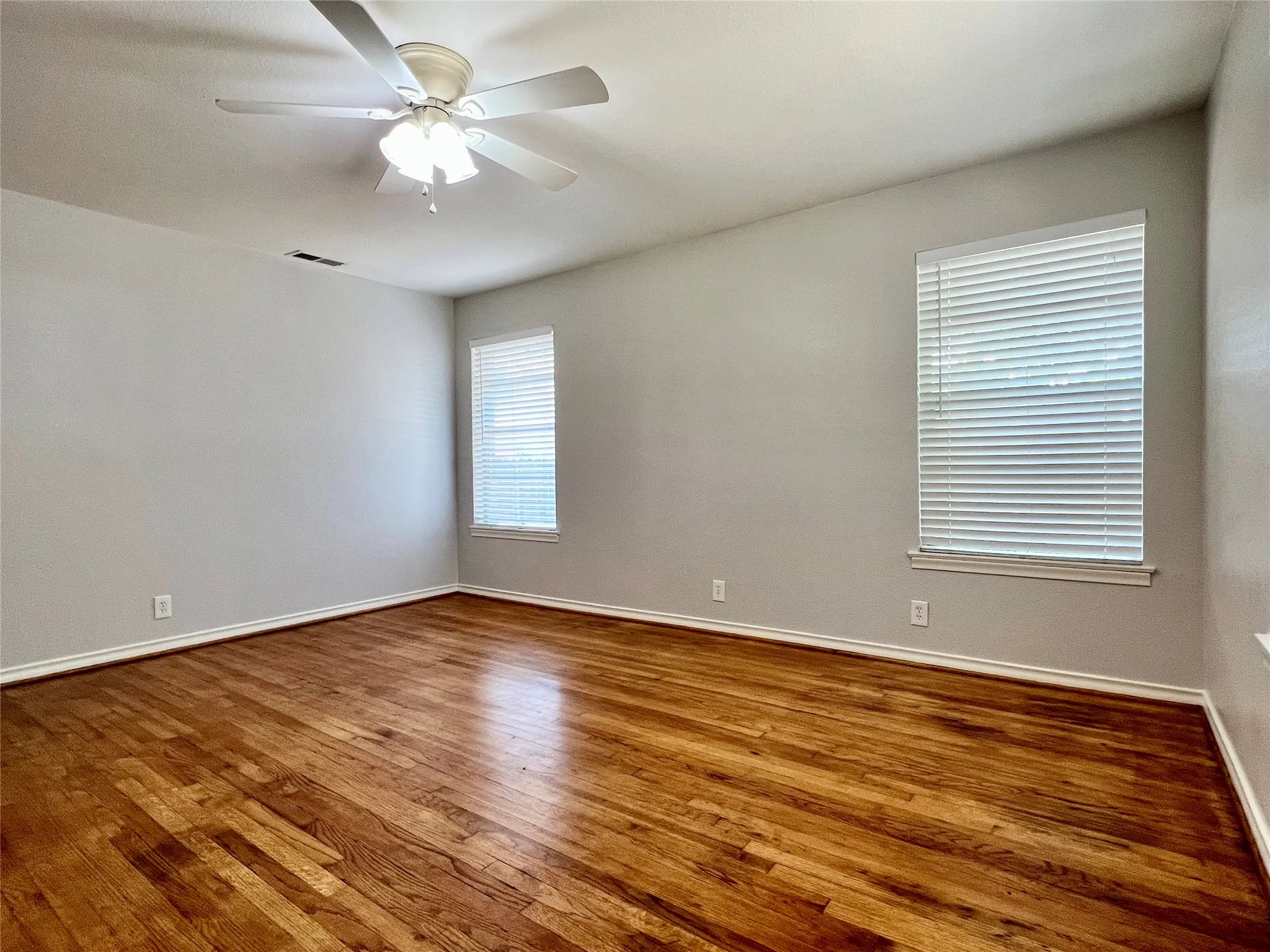 Duplex For Rent in Dallas County , 11220 Wyatt Street, Dallas, Texas 75218, 2 Bedroom, 1 Bathroom, Garage spaces, 1,019 Sqft, built in 1958, mls#21376948, Real Estate Agent in Dallas, Homes For Rent in Dallas county, Homes For Rent in Dallas, Realtor in Dallas Texas, Real Estate Brokerage Independent Realty Texas, Luminita Cordes Realtor
