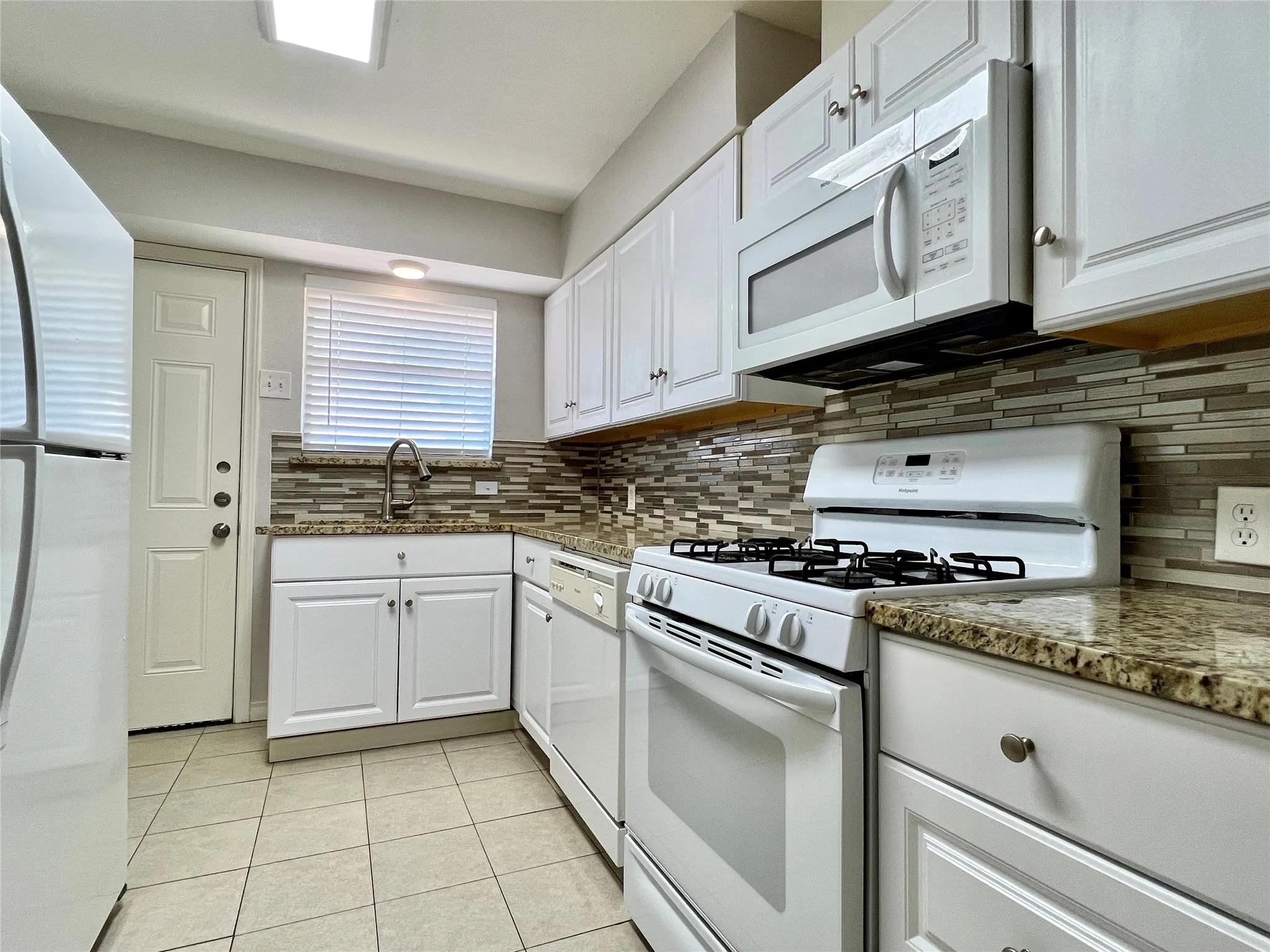 Duplex For Rent in Dallas County , 11220 Wyatt Street, Dallas, Texas 75218, 2 Bedroom, 1 Bathroom, Garage spaces, 1,019 Sqft, built in 1958, mls#21376948, Real Estate Agent in Dallas, Homes For Rent in Dallas county, Homes For Rent in Dallas, Realtor in Dallas Texas, Real Estate Brokerage Independent Realty Texas, Luminita Cordes Realtor
