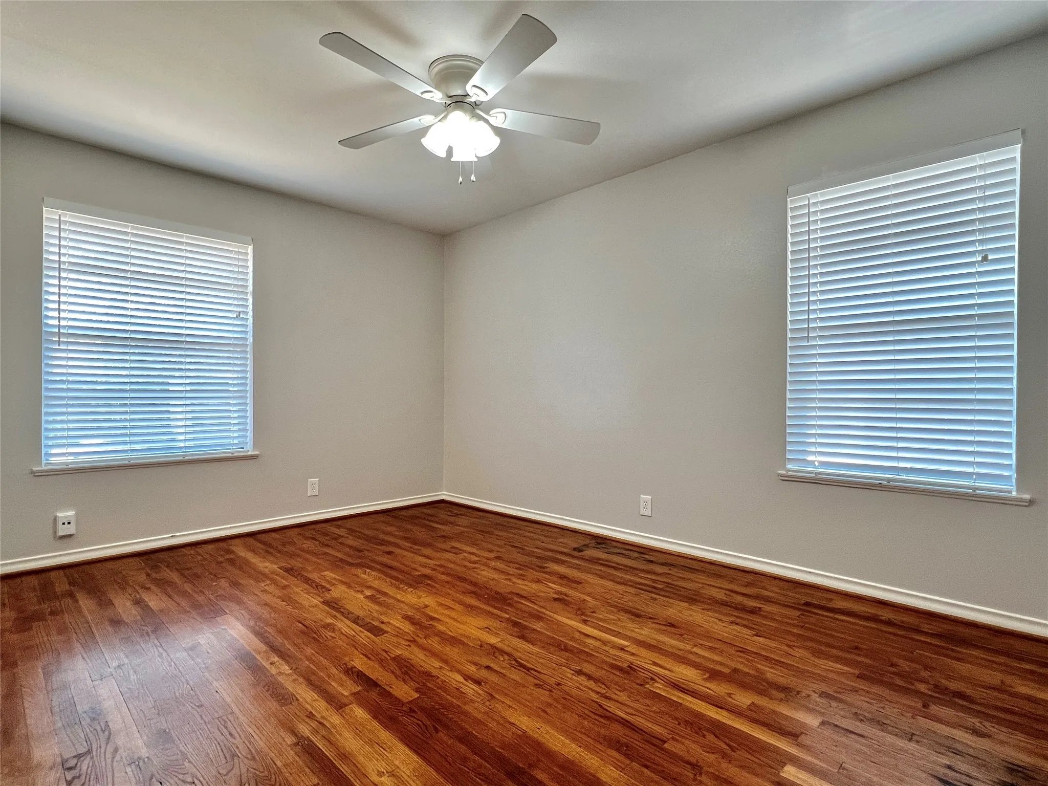 Duplex For Rent in Dallas County , 11220 Wyatt Street, Dallas, Texas 75218, 2 Bedroom, 1 Bathroom, Garage spaces, 1,019 Sqft, built in 1958, mls#21376948, Real Estate Agent in Dallas, Homes For Rent in Dallas county, Homes For Rent in Dallas, Realtor in Dallas Texas, Real Estate Brokerage Independent Realty Texas, Luminita Cordes Realtor