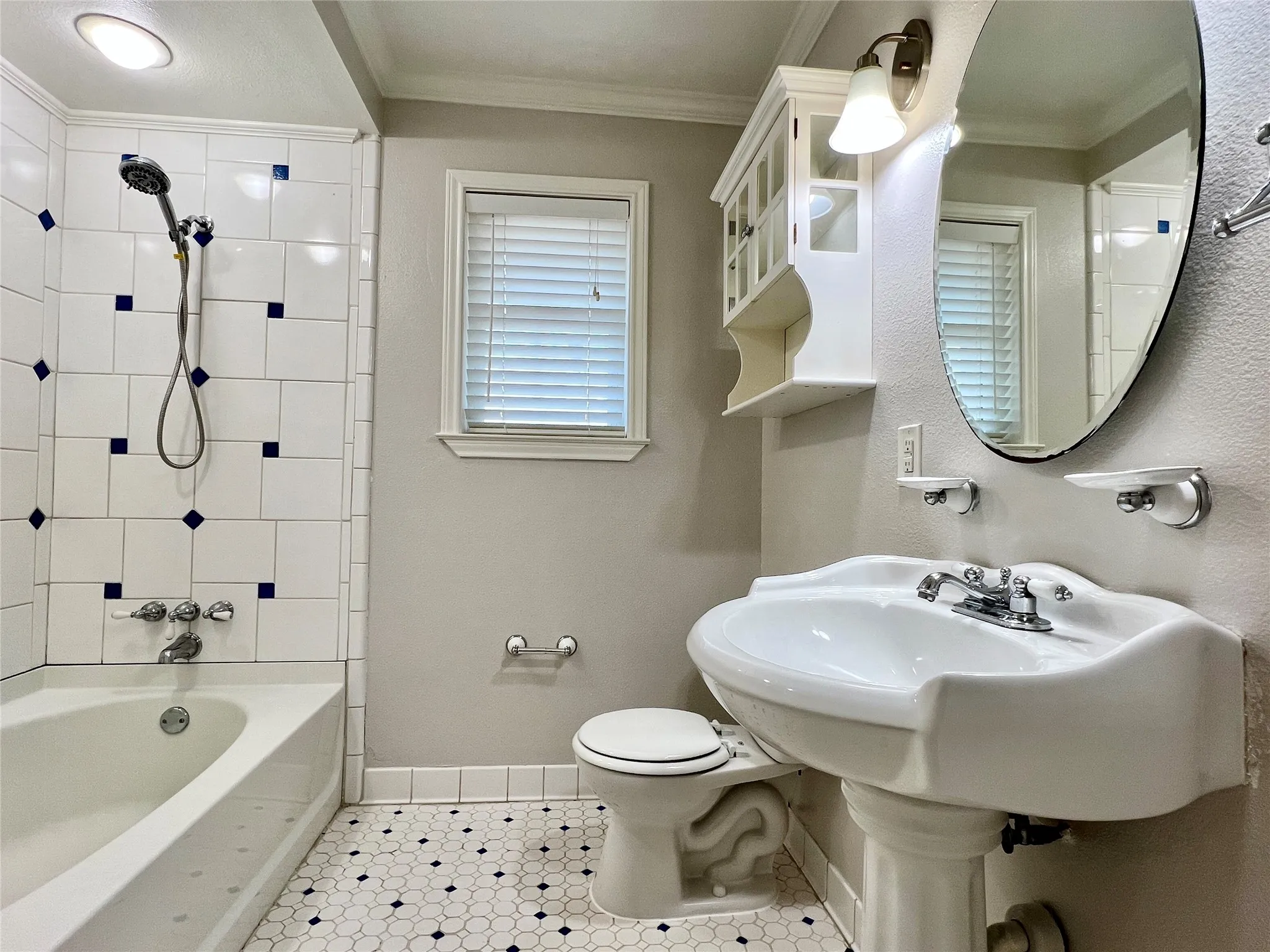 Duplex For Rent in Dallas County , 11220 Wyatt Street, Dallas, Texas 75218, 2 Bedroom, 1 Bathroom, Garage spaces, 1,019 Sqft, built in 1958, mls#21376948, Real Estate Agent in Dallas, Homes For Rent in Dallas county, Homes For Rent in Dallas, Realtor in Dallas Texas, Real Estate Brokerage Independent Realty Texas, Luminita Cordes Realtor