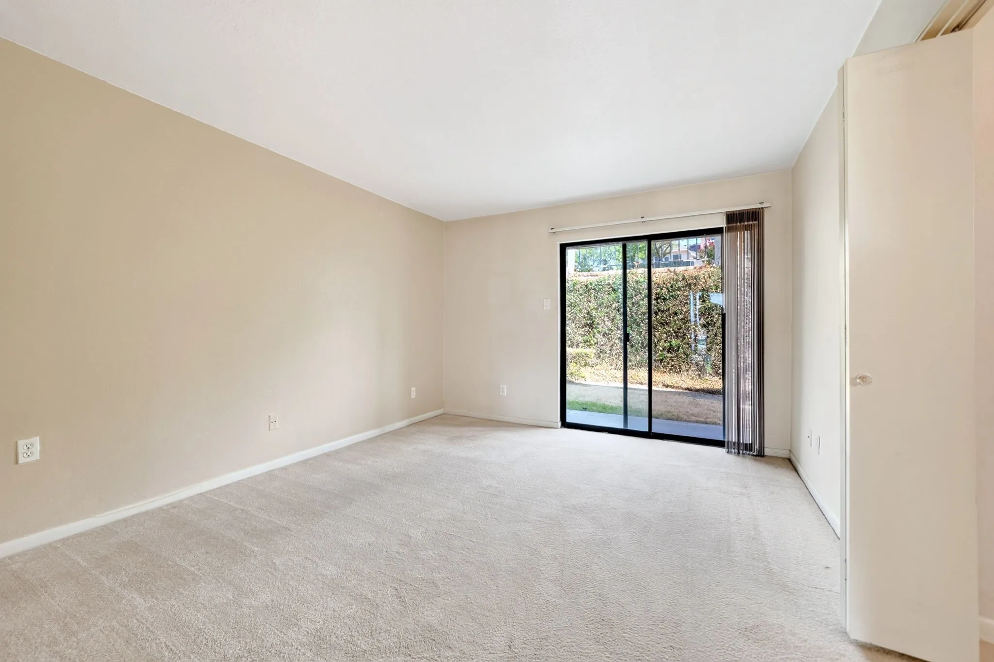 Condominium For Sale in Rockwall County , 807 Signal Ridge Place, Rockwall, Texas 75032, 1 Bedroom, 1 Bathroom, Garage spaces, 827 Sqft, built in 1983, mls#21373236, Real Estate Agent in Rockwall, Homes For Sale in Rockwall county, Homes For Sale in Rockwall, Realtor in Rockwall Texas, Real Estate Brokerage Independent Realty Texas, Luminita Cordes Realtor