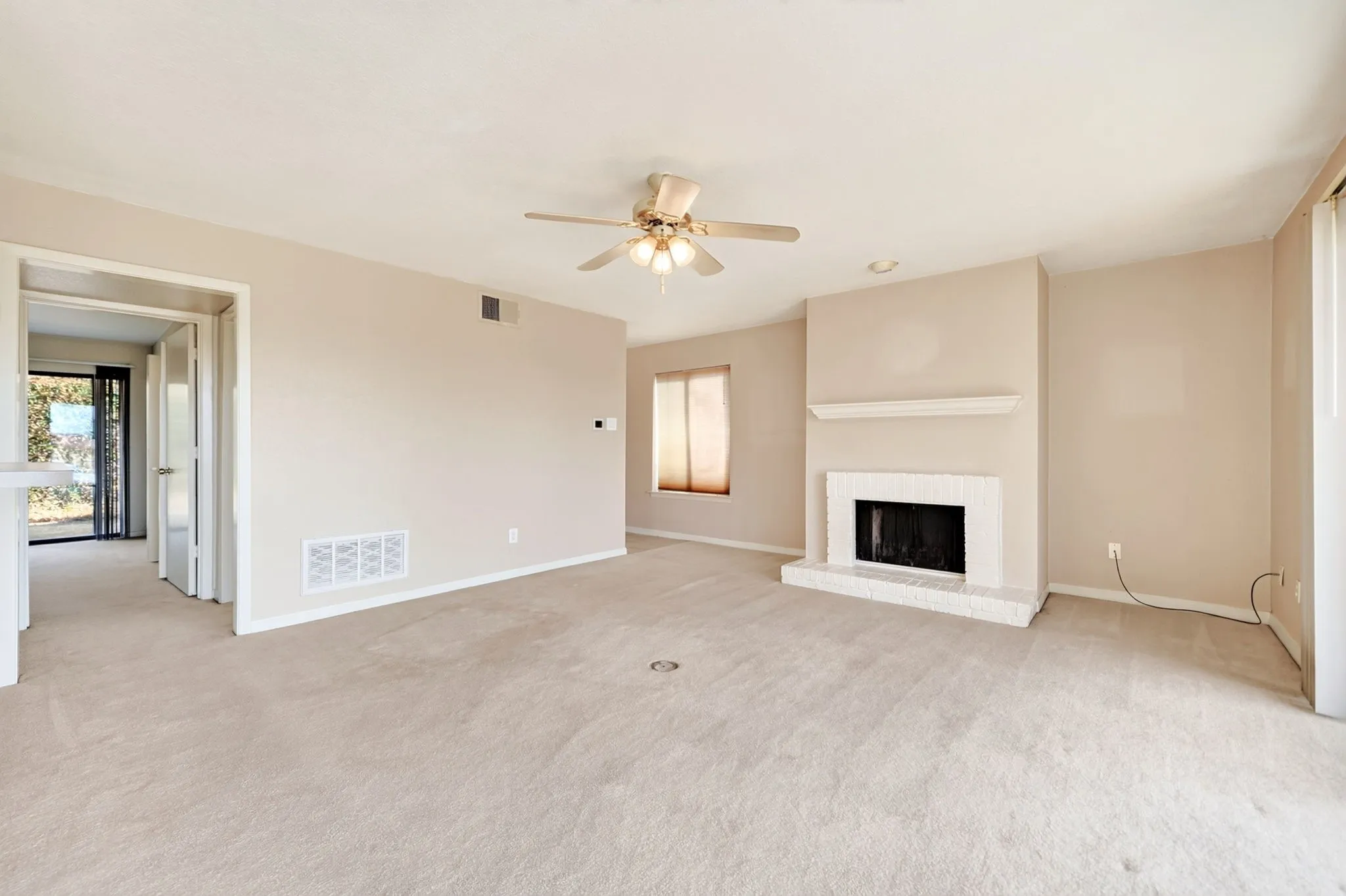 Condominium For Sale in Rockwall County , 807 Signal Ridge Place, Rockwall, Texas 75032, 1 Bedroom, 1 Bathroom, Garage spaces, 827 Sqft, built in 1983, mls#21373236, Real Estate Agent in Rockwall, Homes For Sale in Rockwall county, Homes For Sale in Rockwall, Realtor in Rockwall Texas, Real Estate Brokerage Independent Realty Texas, Luminita Cordes Realtor