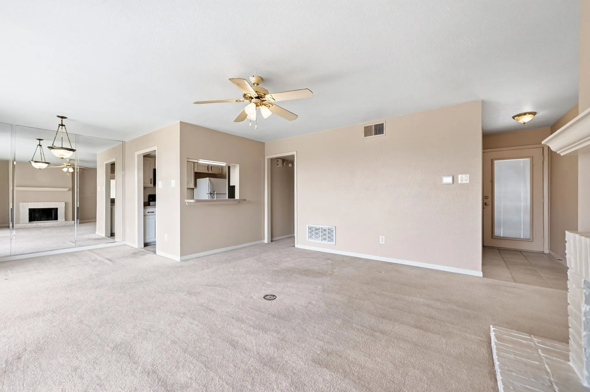 Condominium For Sale in Rockwall County , 807 Signal Ridge Place, Rockwall, Texas 75032, 1 Bedroom, 1 Bathroom, Garage spaces, 827 Sqft, built in 1983, mls#21373236, Real Estate Agent in Rockwall, Homes For Sale in Rockwall county, Homes For Sale in Rockwall, Realtor in Rockwall Texas, Real Estate Brokerage Independent Realty Texas, Luminita Cordes Realtor