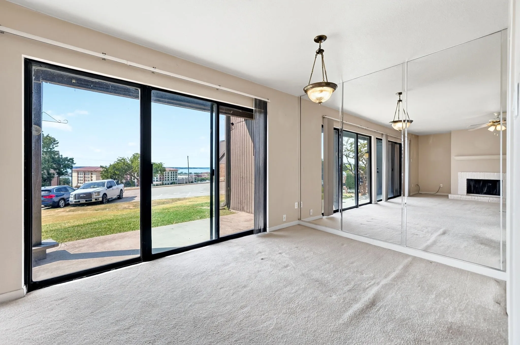 Condominium For Sale in Rockwall County , 807 Signal Ridge Place, Rockwall, Texas 75032, 1 Bedroom, 1 Bathroom, Garage spaces, 827 Sqft, built in 1983, mls#21373236, Real Estate Agent in Rockwall, Homes For Sale in Rockwall county, Homes For Sale in Rockwall, Realtor in Rockwall Texas, Real Estate Brokerage Independent Realty Texas, Luminita Cordes Realtor