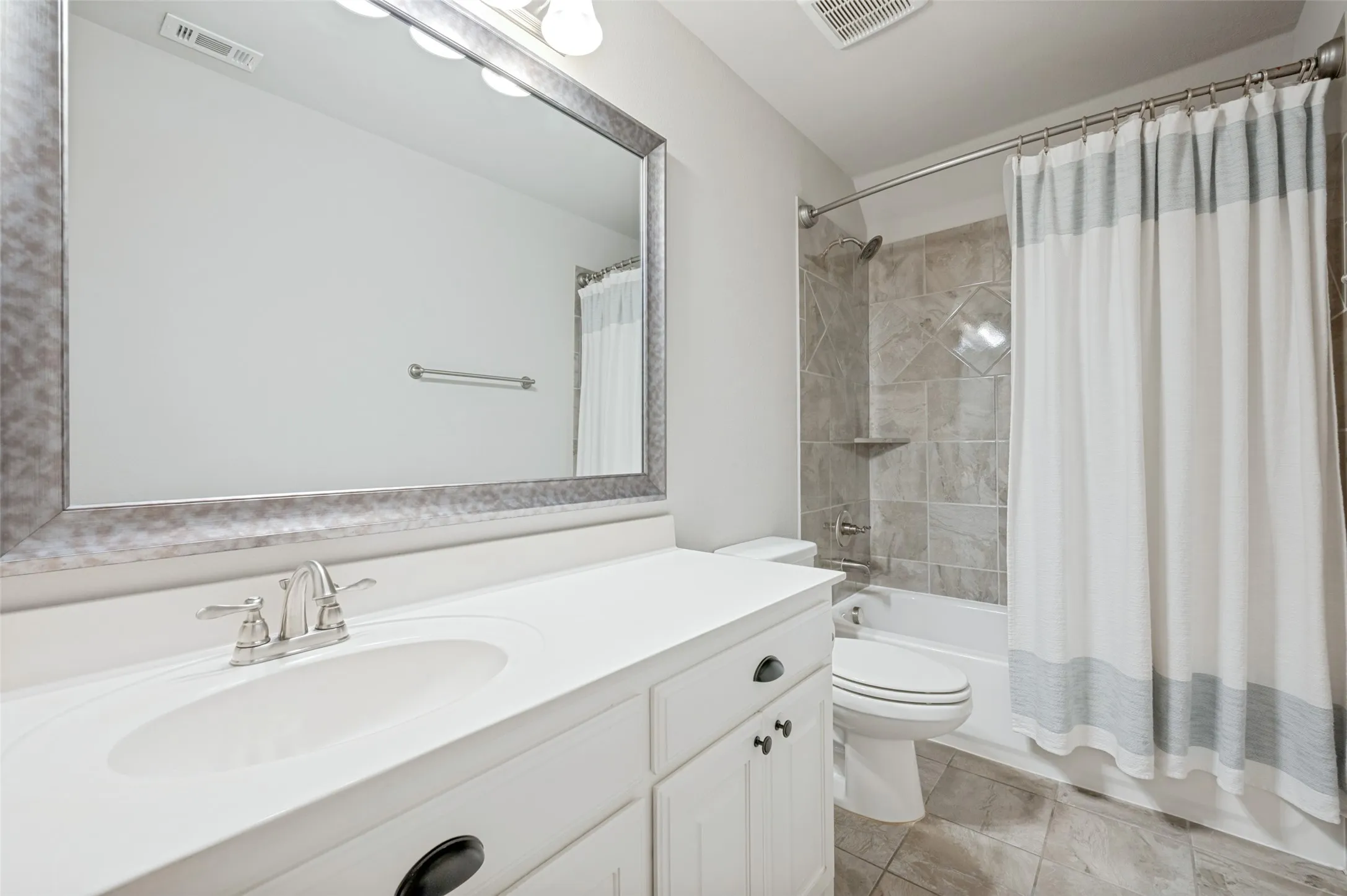 Single Family Residence For Sale in Denton County , 808 Nathanael Greene Court, Aubrey, Texas 76227, 4 Bedroom, 3 Bathroom, 2 Garage spaces, 2,872 Sqft, built in 2016, mls#21374959, Real Estate Agent in Aubrey, Homes For Sale in Denton county, Homes For Sale in Aubrey, Realtor in Aubrey Texas, Real Estate Brokerage Independent Realty Texas, Luminita Cordes Realtor