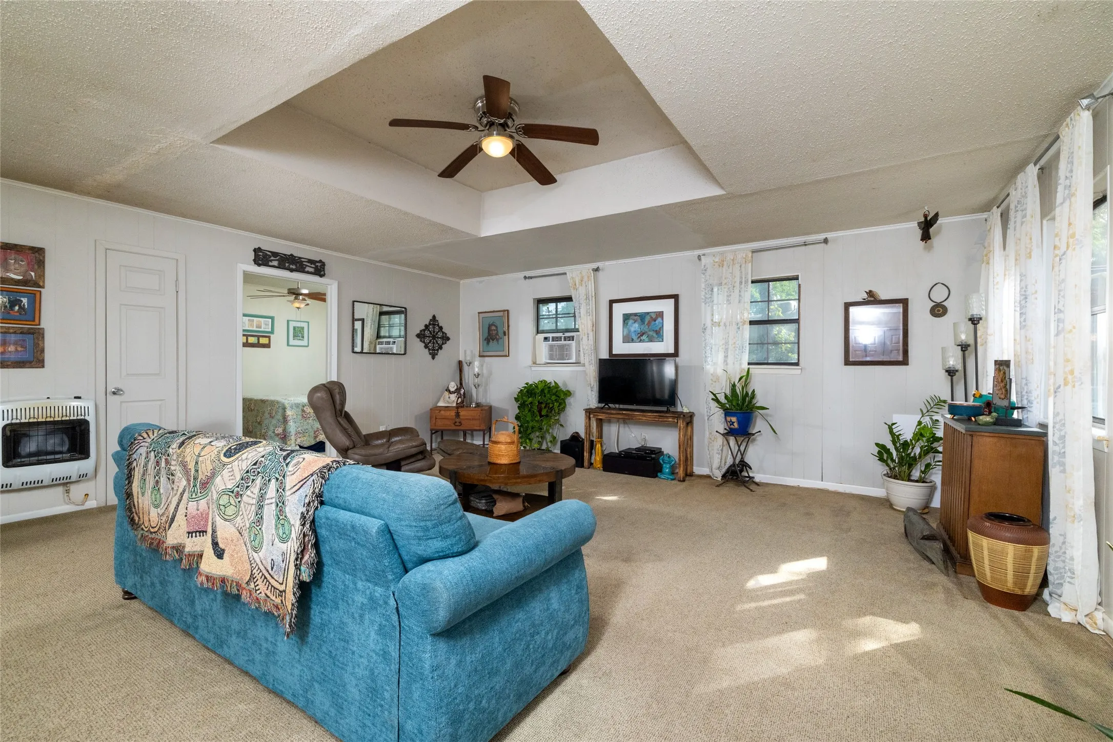 Single Family Residence For Sale in Wise County , 1009 Mesquite Point, Lake Bridgeport, Texas 76426, 3 Bedroom, 2 Bathroom, 1 Garage spaces, 1,800 Sqft, built in 1970, mls#21376091, Real Estate Agent in Lake Bridgeport, Homes For Sale in Wise county, Homes For Sale in Lake Bridgeport, Realtor in Lake Bridgeport Texas, Real Estate Brokerage Independent Realty Texas, Luminita Cordes Realtor