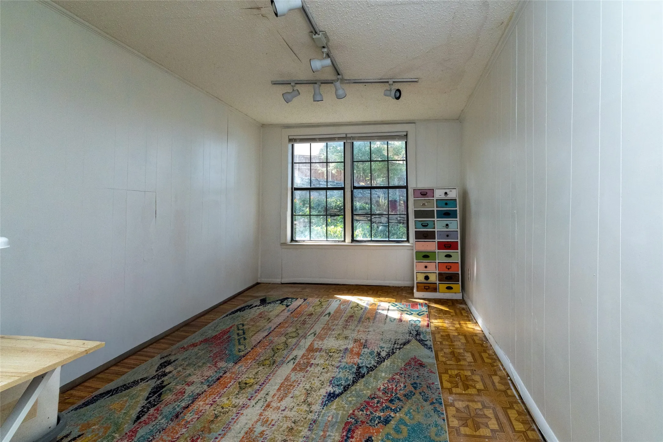 3rd BR with windows but no closet.