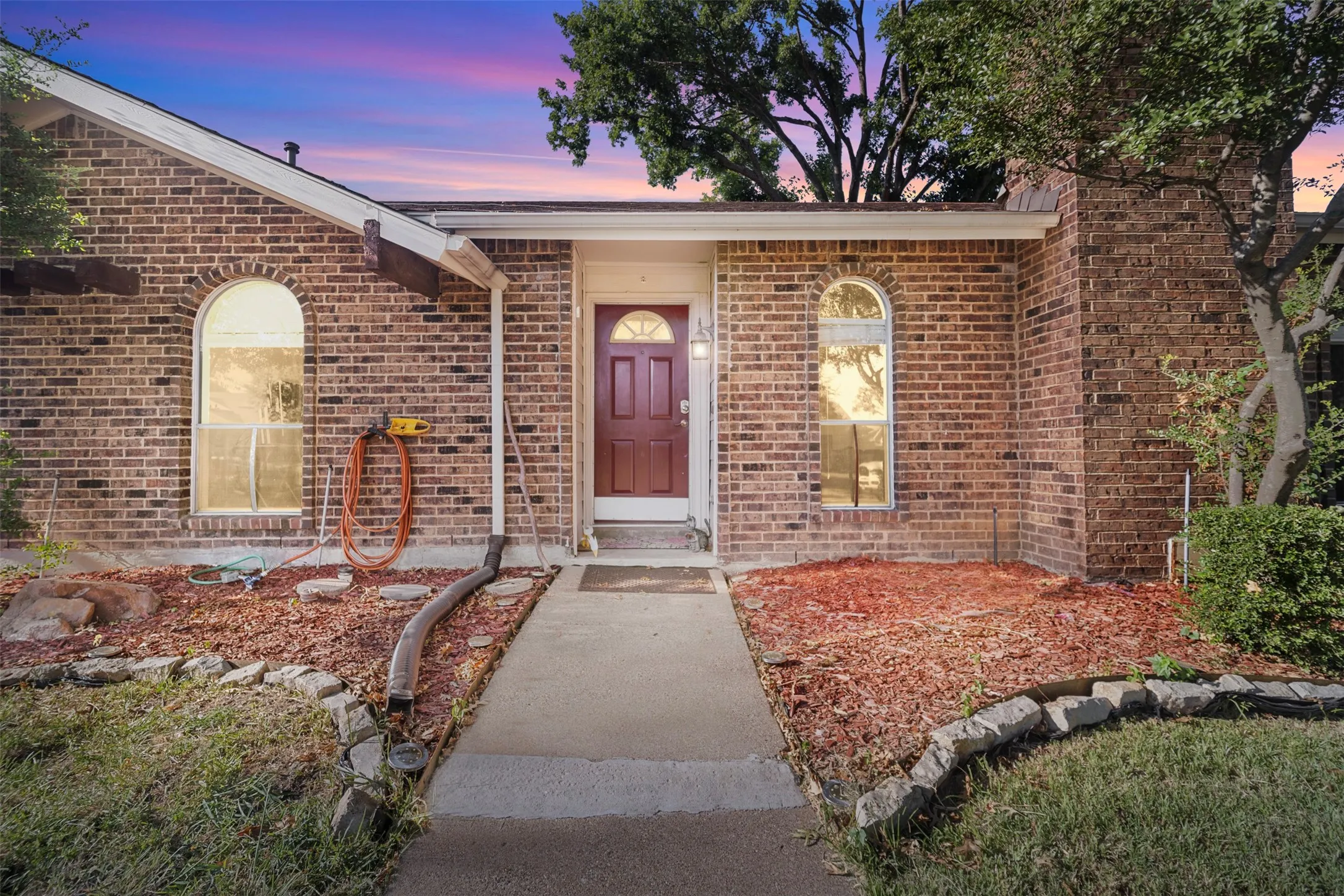 Single Family Residence For Sale in Collin County , 2209 Overglen Drive, Plano, Texas 75074, 3 Bedroom, 2 Bathroom, 2 Garage spaces, 1,444 Sqft, built in 1971, mls#21376845, Real Estate Agent in Plano, Homes For Sale in Collin county, Homes For Sale in Plano, Realtor in Plano Texas, Real Estate Brokerage Independent Realty Texas, Luminita Cordes Realtor