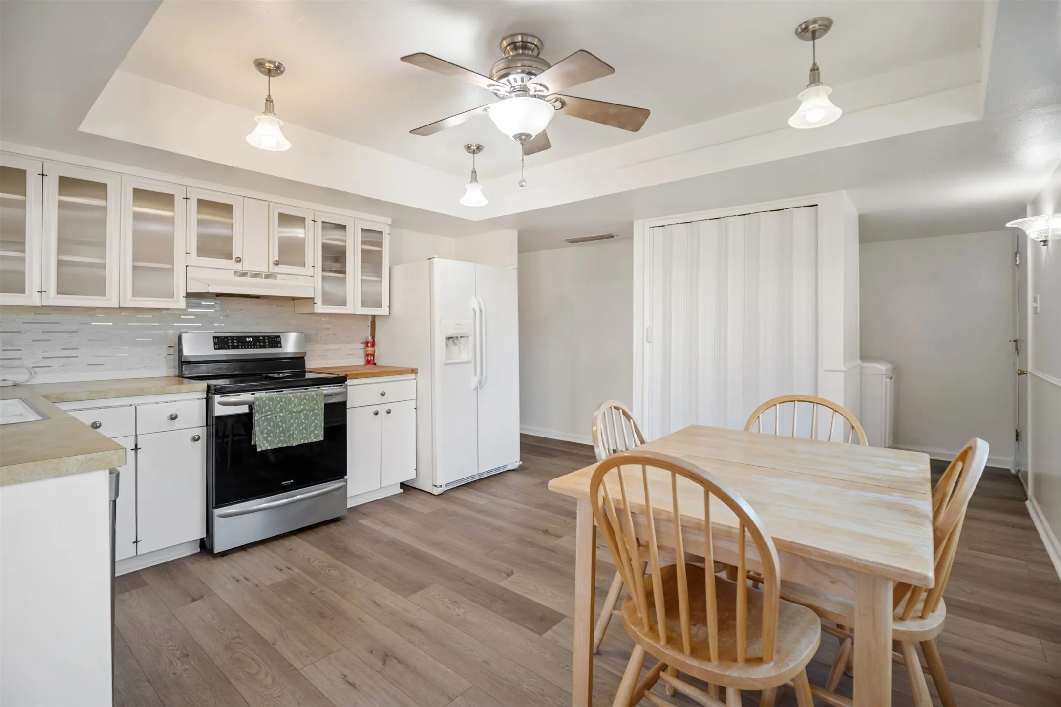 Single Family Residence For Sale in Collin County , 2209 Overglen Drive, Plano, Texas 75074, 3 Bedroom, 2 Bathroom, 2 Garage spaces, 1,444 Sqft, built in 1971, mls#21376845, Real Estate Agent in Plano, Homes For Sale in Collin county, Homes For Sale in Plano, Realtor in Plano Texas, Real Estate Brokerage Independent Realty Texas, Luminita Cordes Realtor
